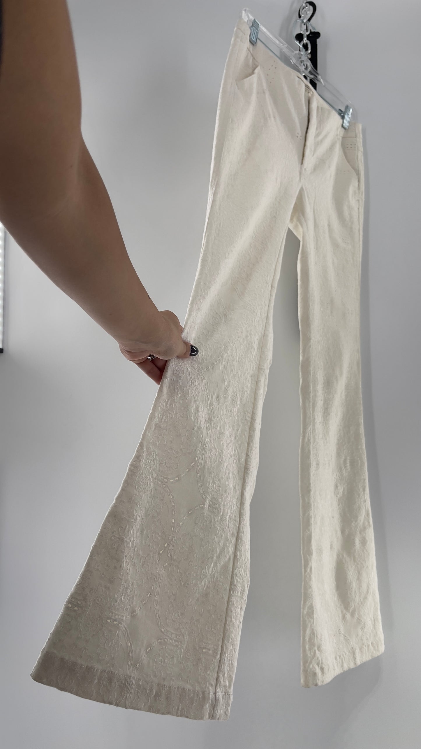 Free People White Eyelet Lace Low Rise Kick Flares (26)
