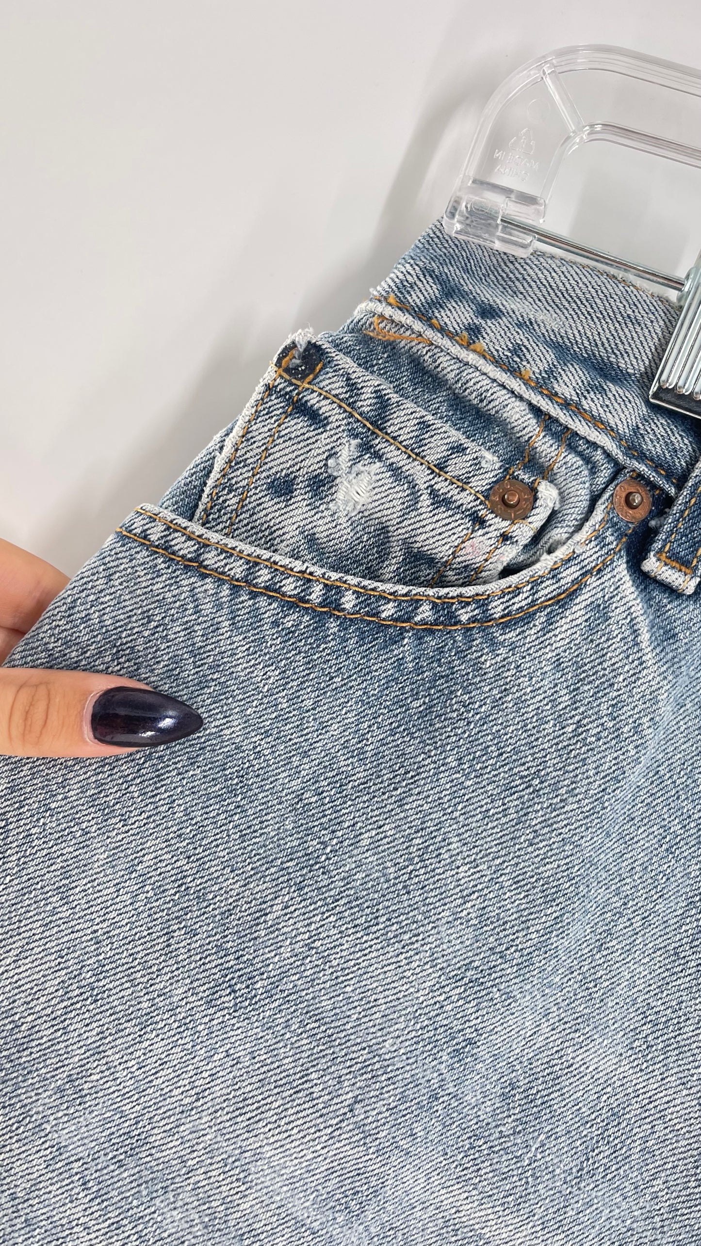 Levi Frayed Light Wash Denim Shorts (30/31)