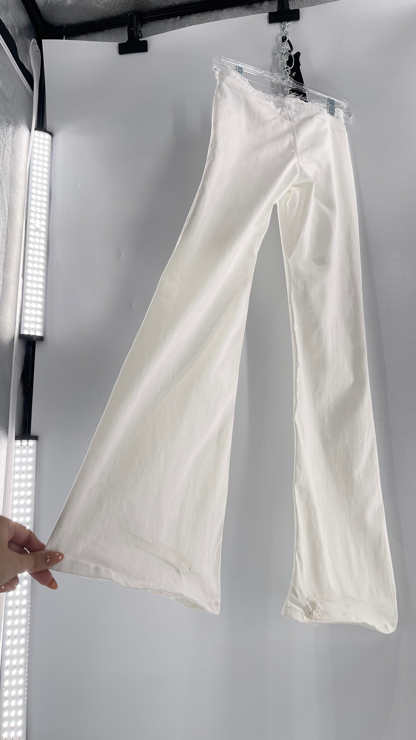 BDG White Frayed Waistline Scrunch Front Bell Bottoms (27)