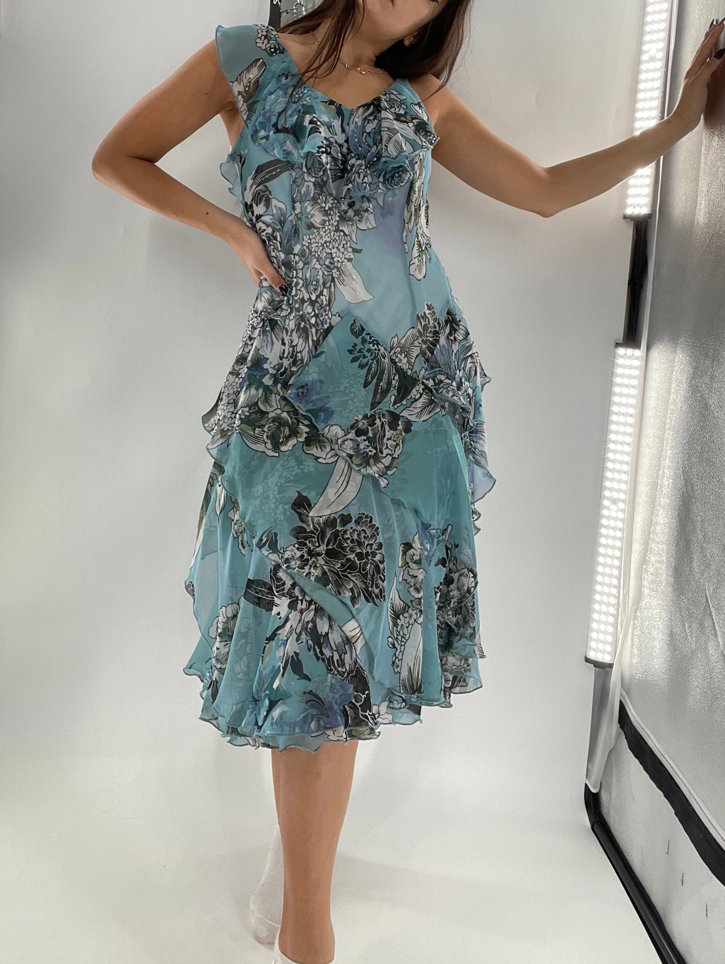 Vintage 1990s Blue Floral Ruffle Dress (M)