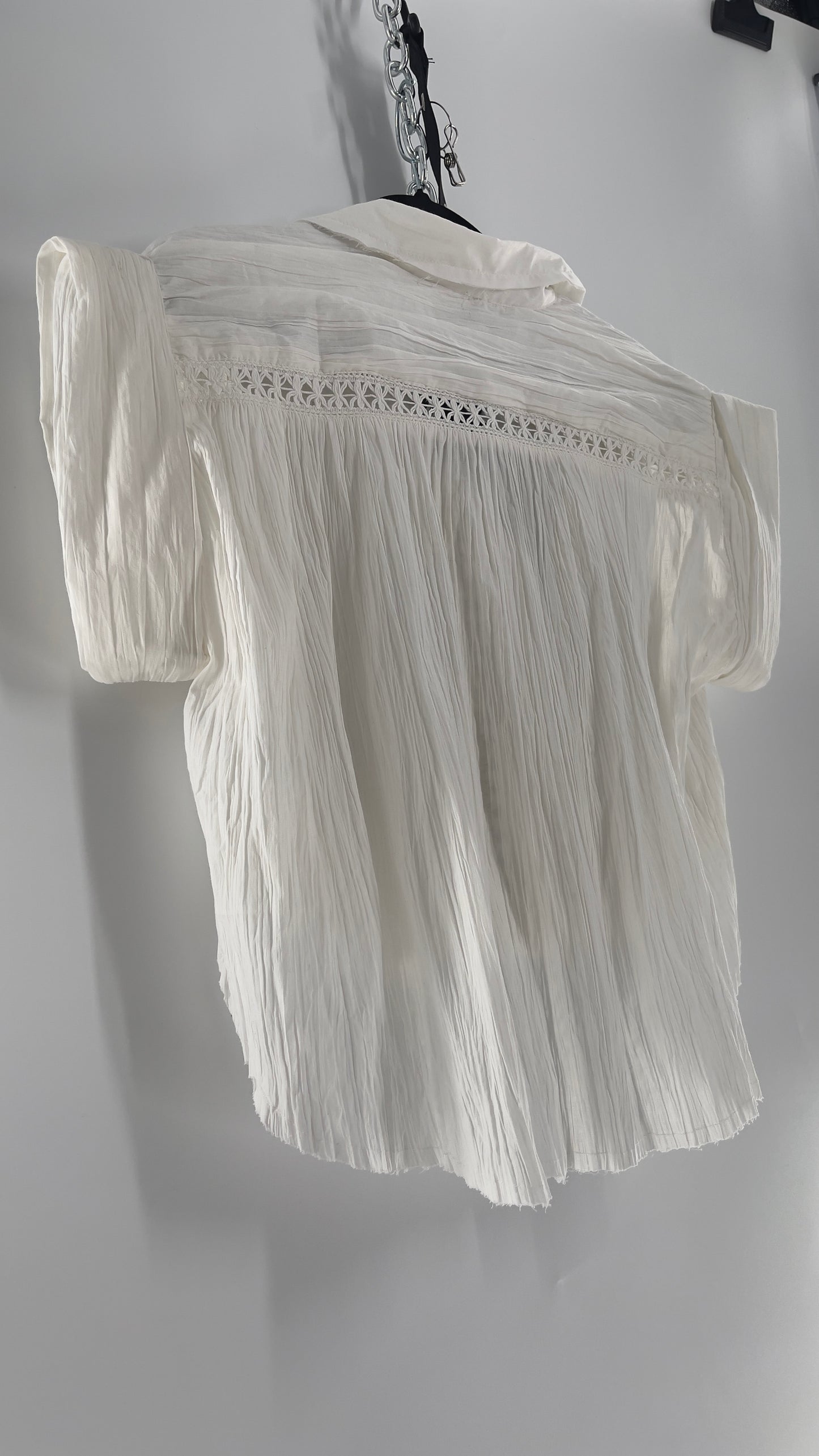 Urban Outfitters White Crimped Cotton High Low Button Up (Small)
