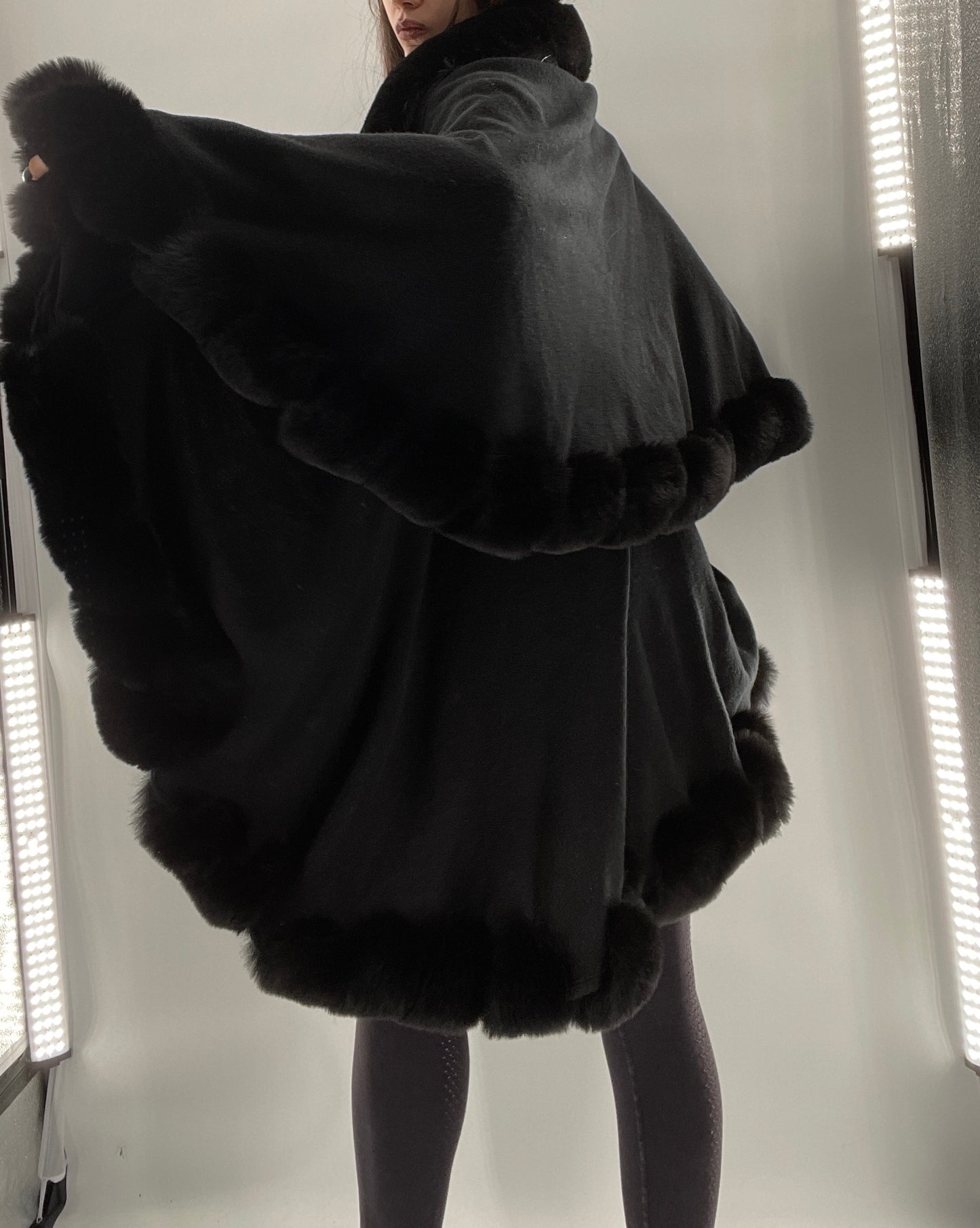 Glamorous Black Cape with Faux Fur Trim (OS)