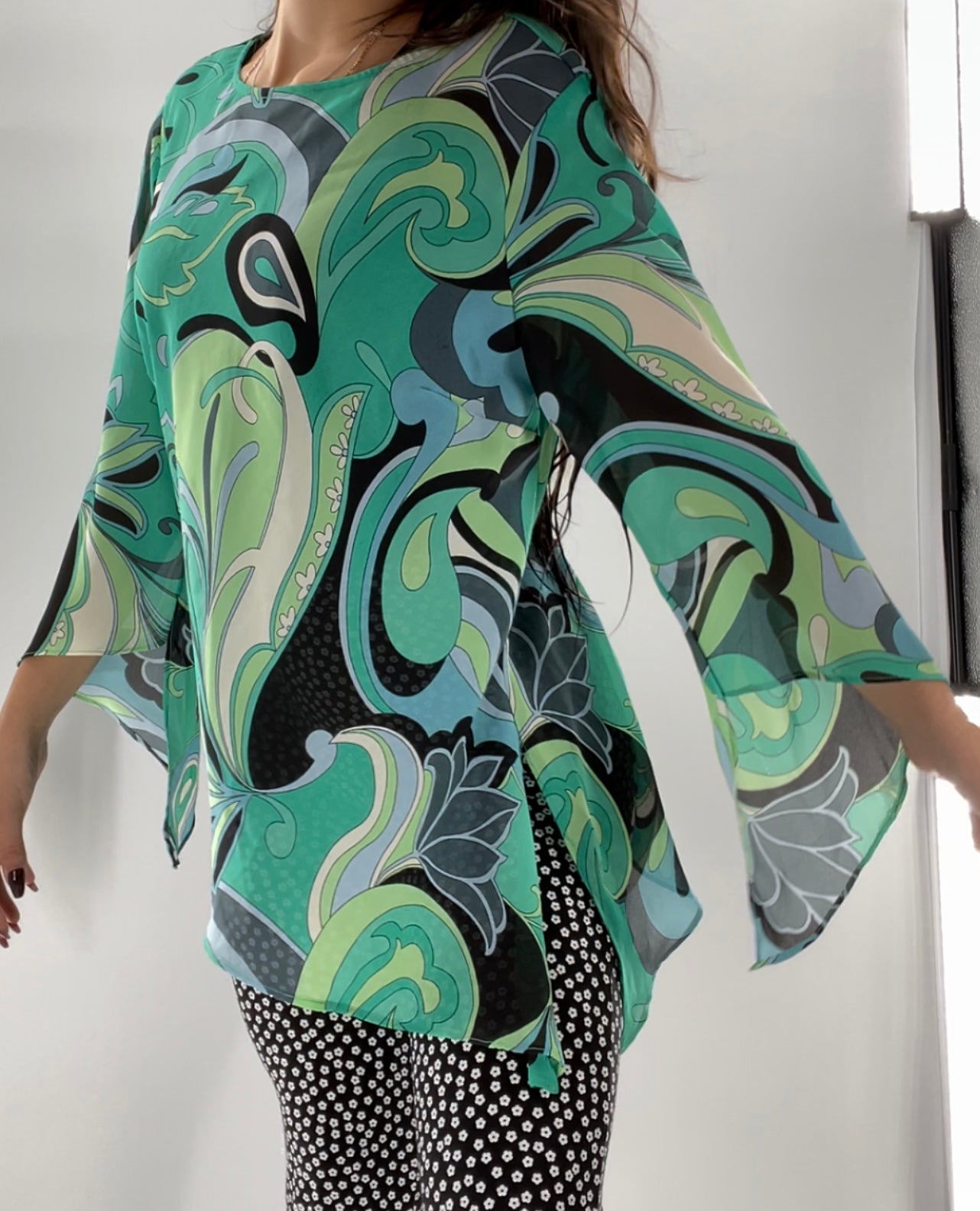 Vintage Paisley Asymmetric Long Sleeve (Large)