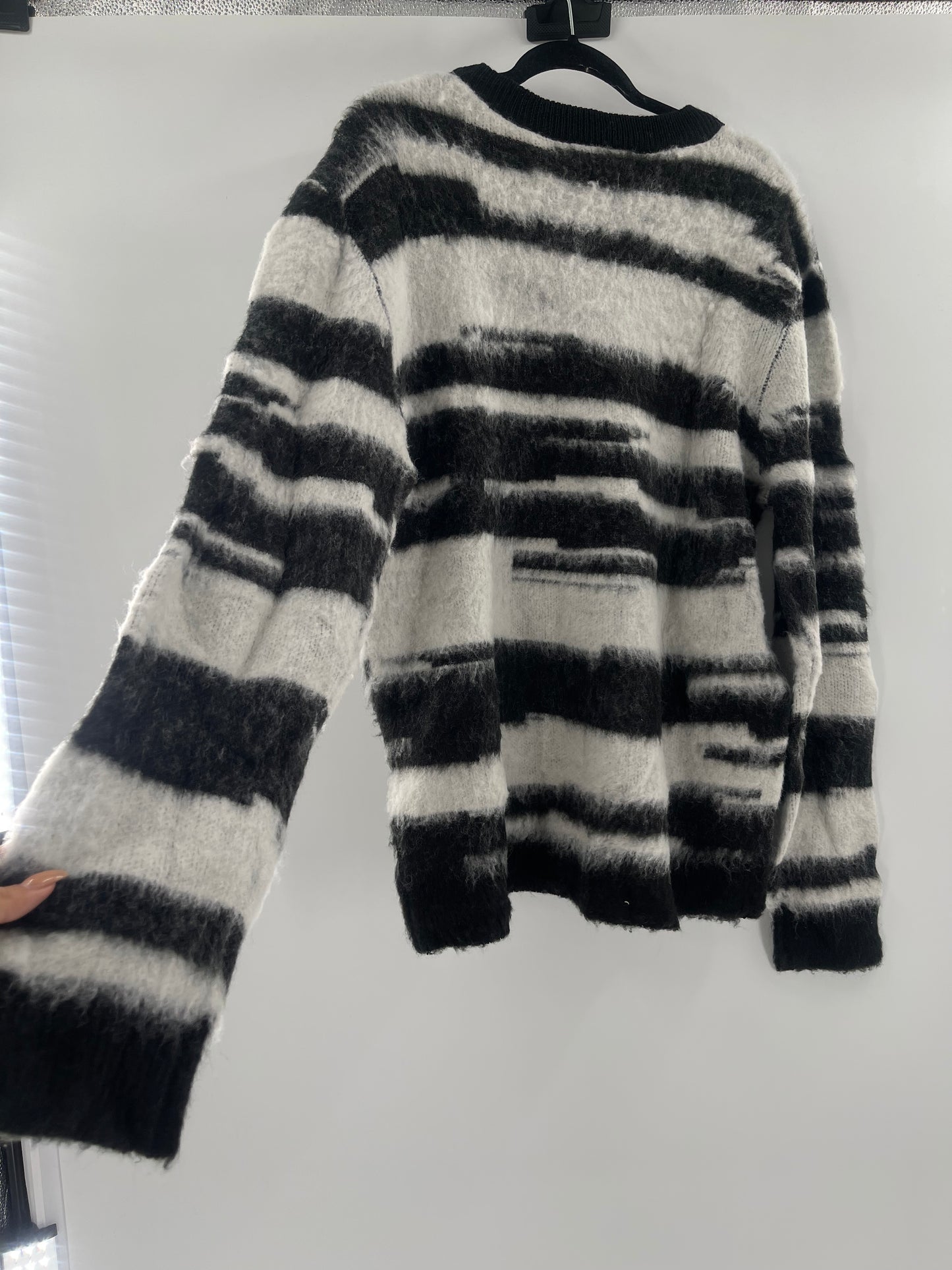 Urban Outfitters Black/White Sweater (Large)