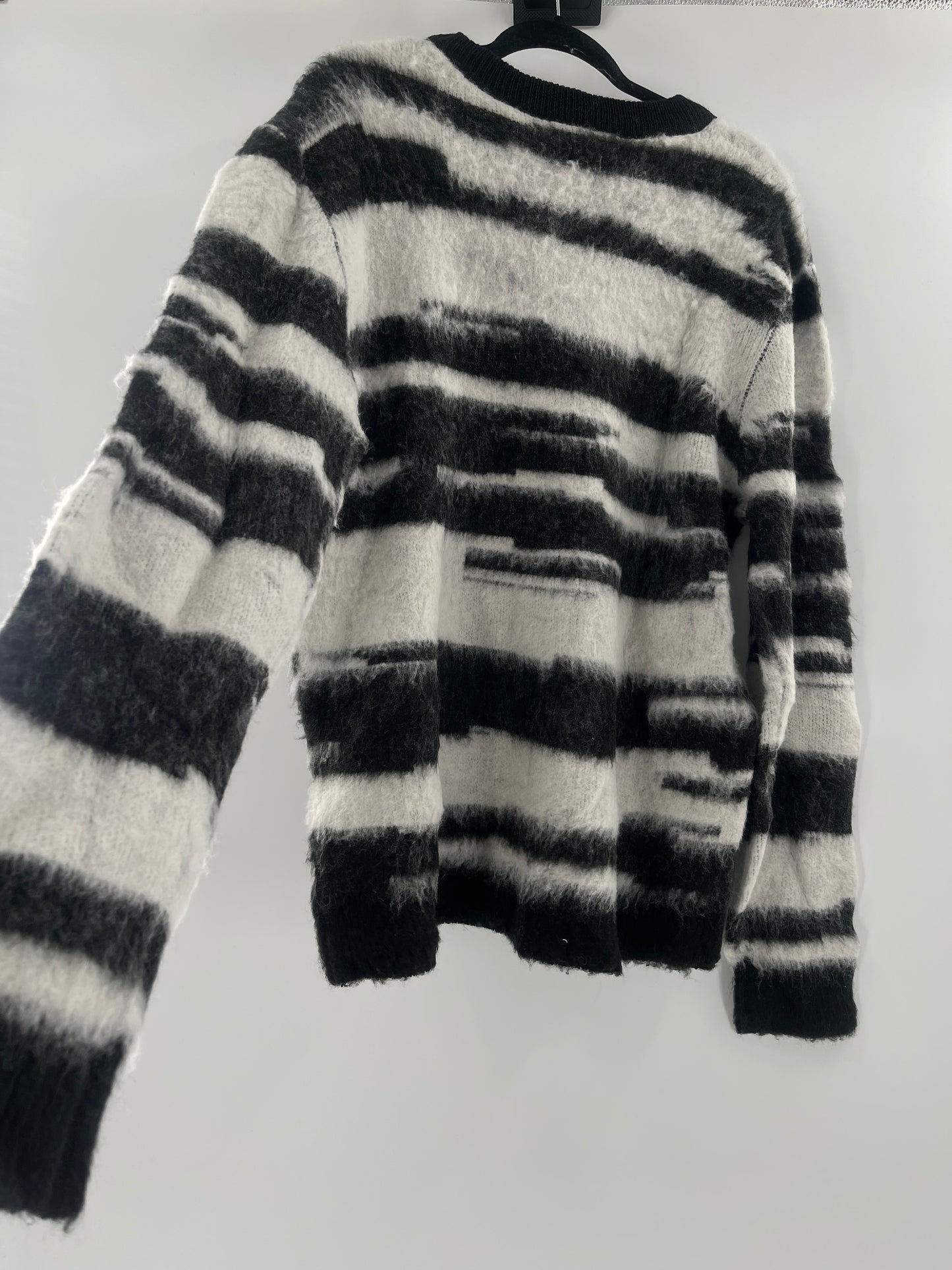 Urban Outfitters Black/White Sweater (Large)