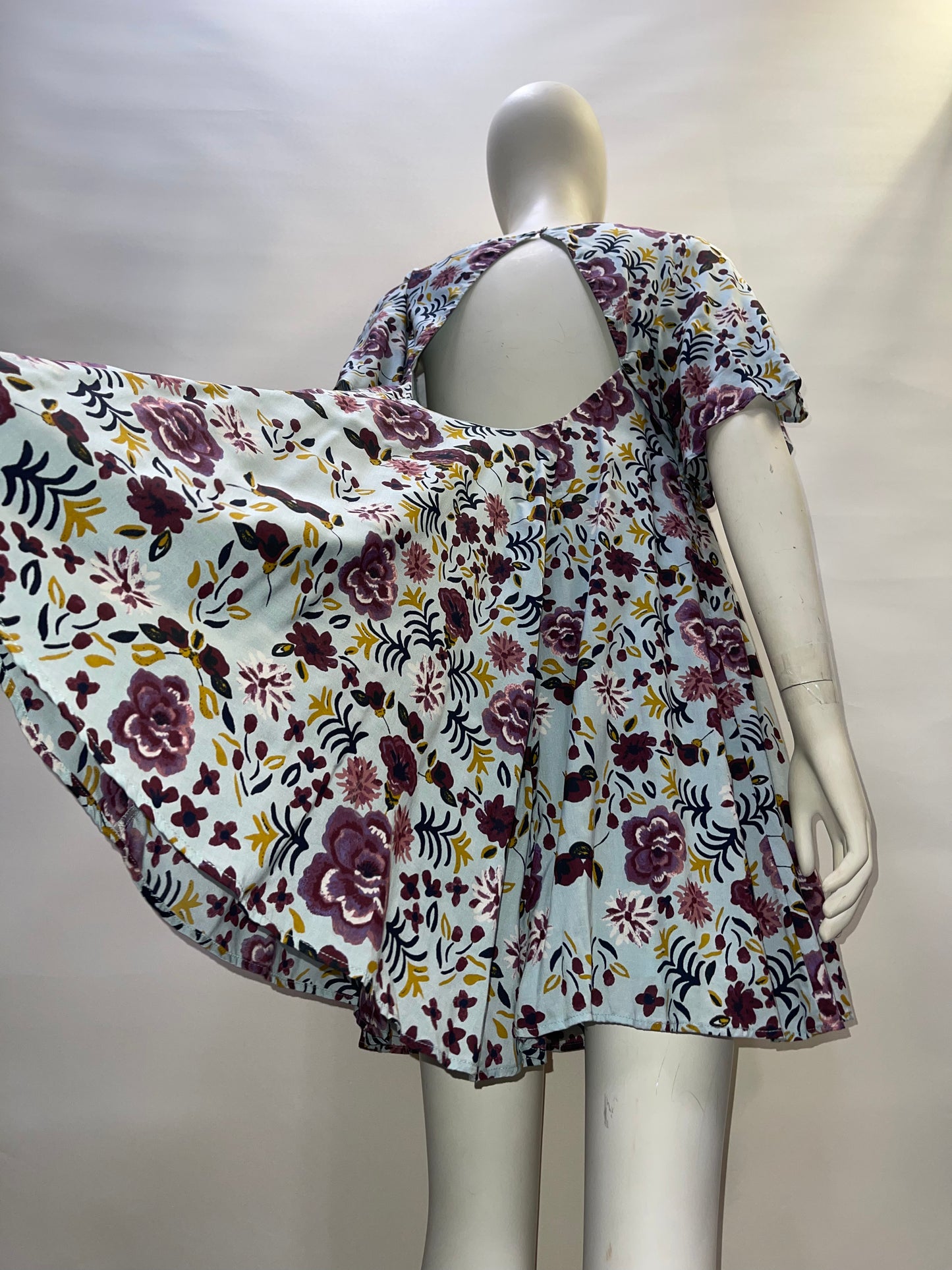 Urban Outfitters Open Back Floral Mini (SzM)