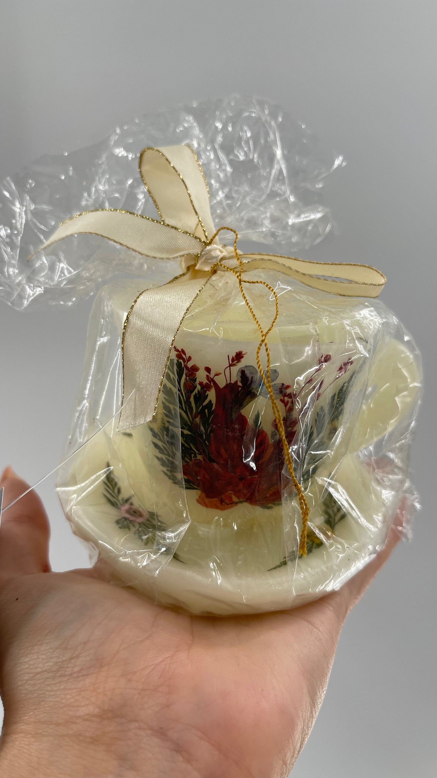 Vintage Pressed Flower Teacup Candle