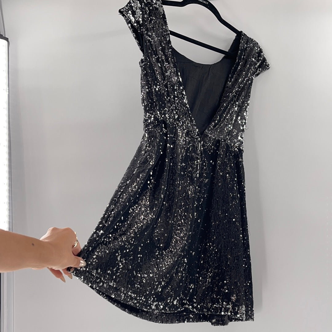 F21- Black Sequin Mini Dress (Small)