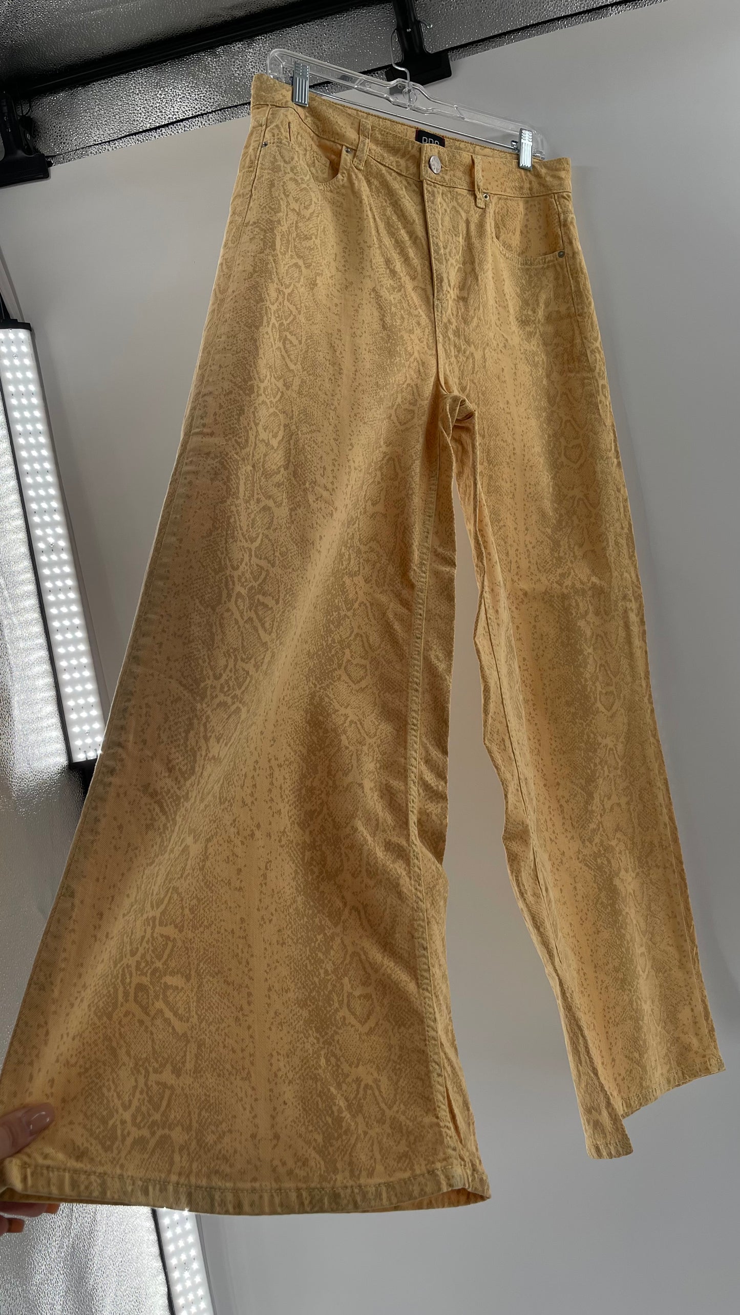 BDG Urban Outfitters Wide Leg Snake Skin Print Jeans (31)
