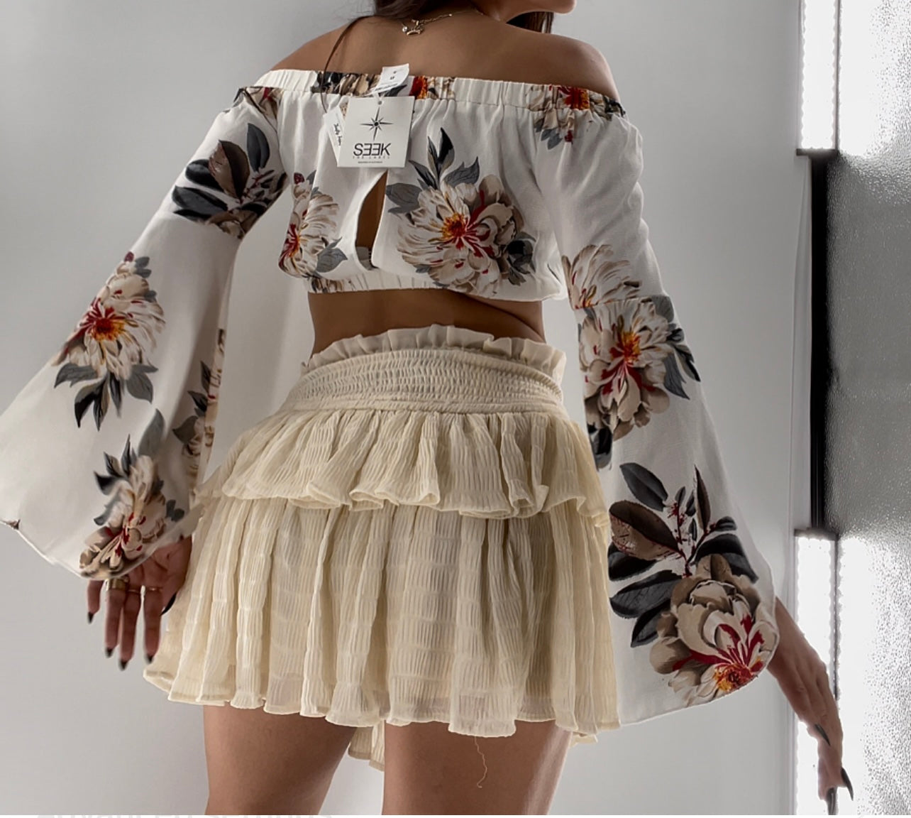 SEEK the label Bell Sleeve Floral Crop (XS)