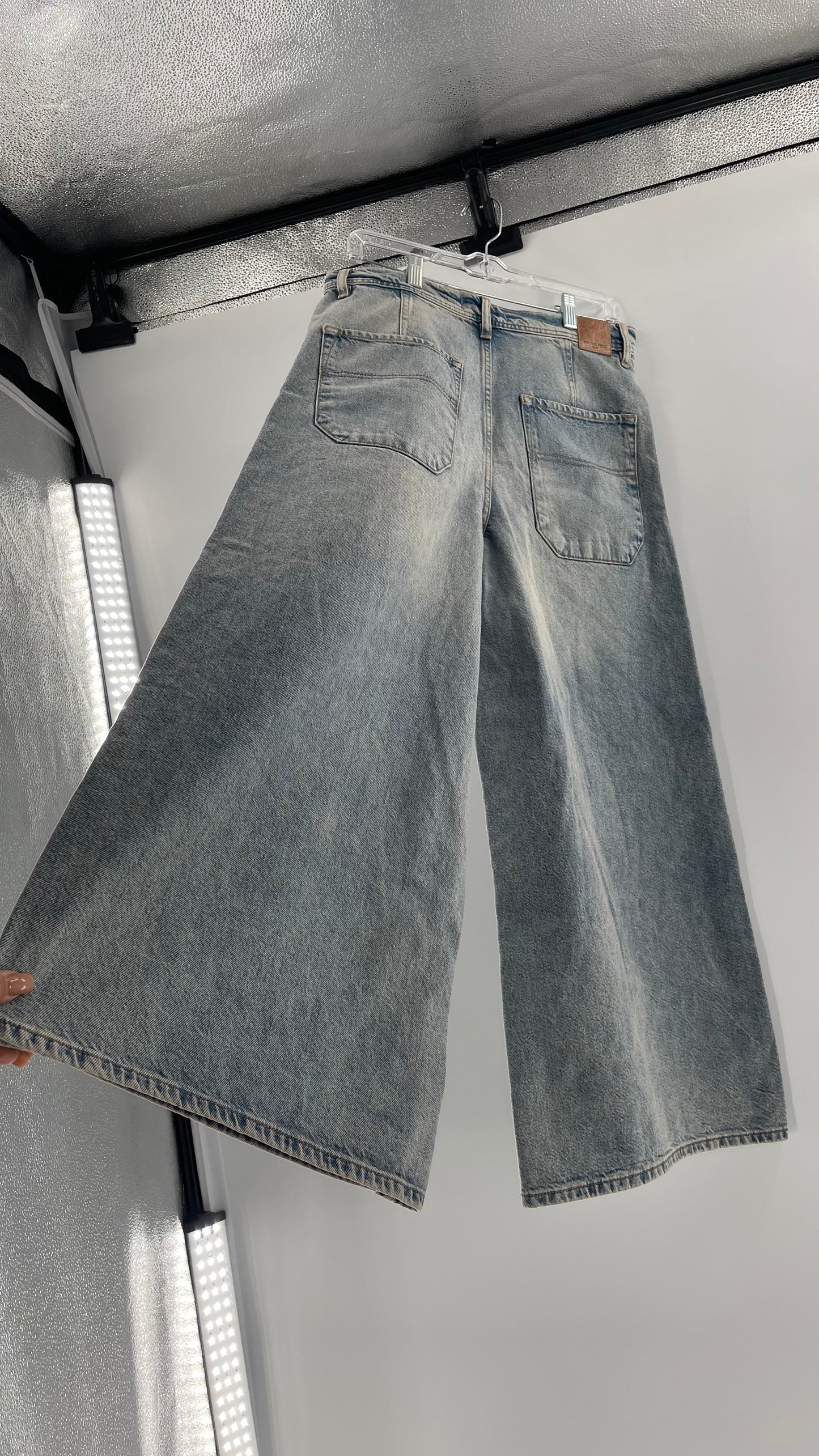 Free People Light Wash Wide Leg Jeans (27)