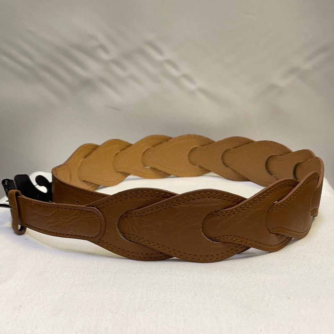 Overlapping Tear Drop Sand Colored Belt