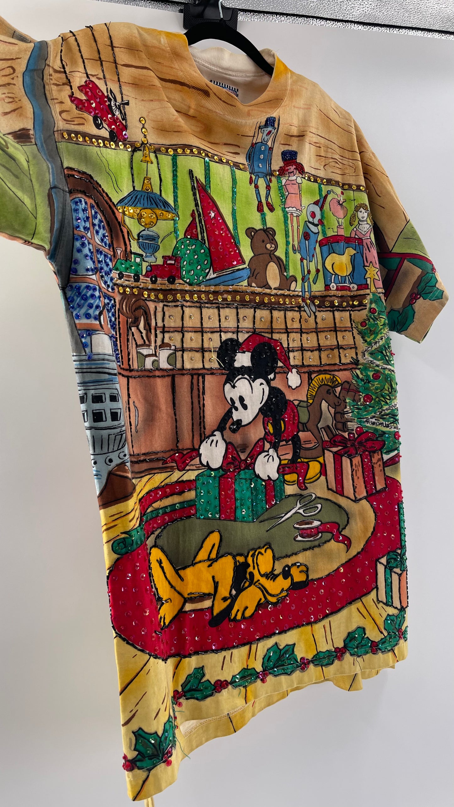 Vintage 1980s Disney by JouJou Mickey’s Christmas Sequined T (Large)