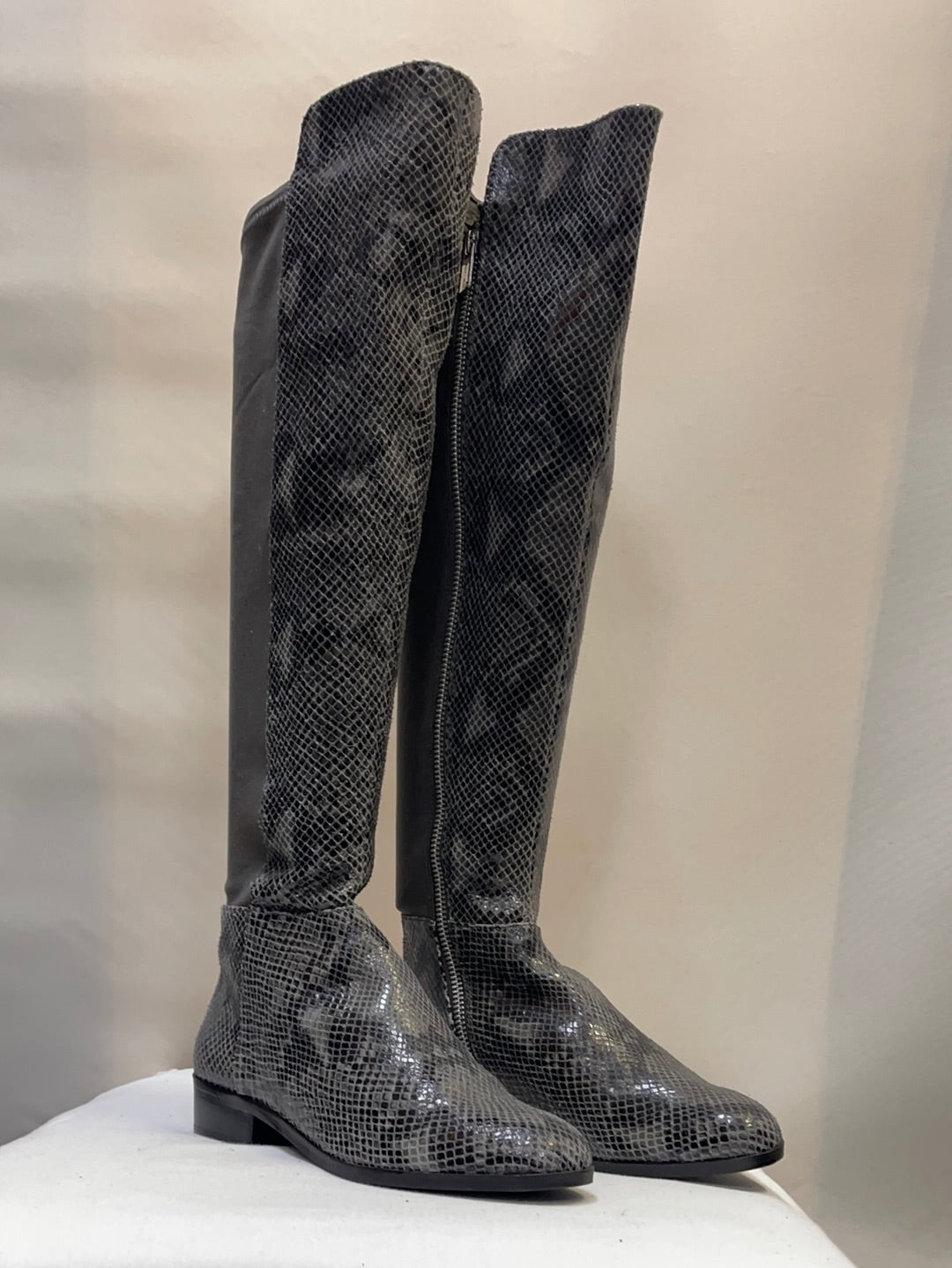 Snakeskin boots flat Clearance