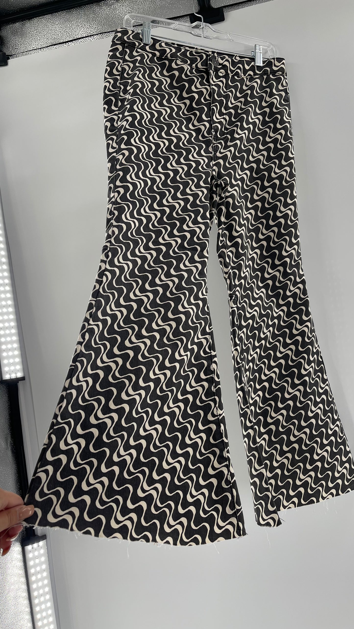 Free People Youthquake Black and White Wavy Patterned Flare Bell Bottoms (31)