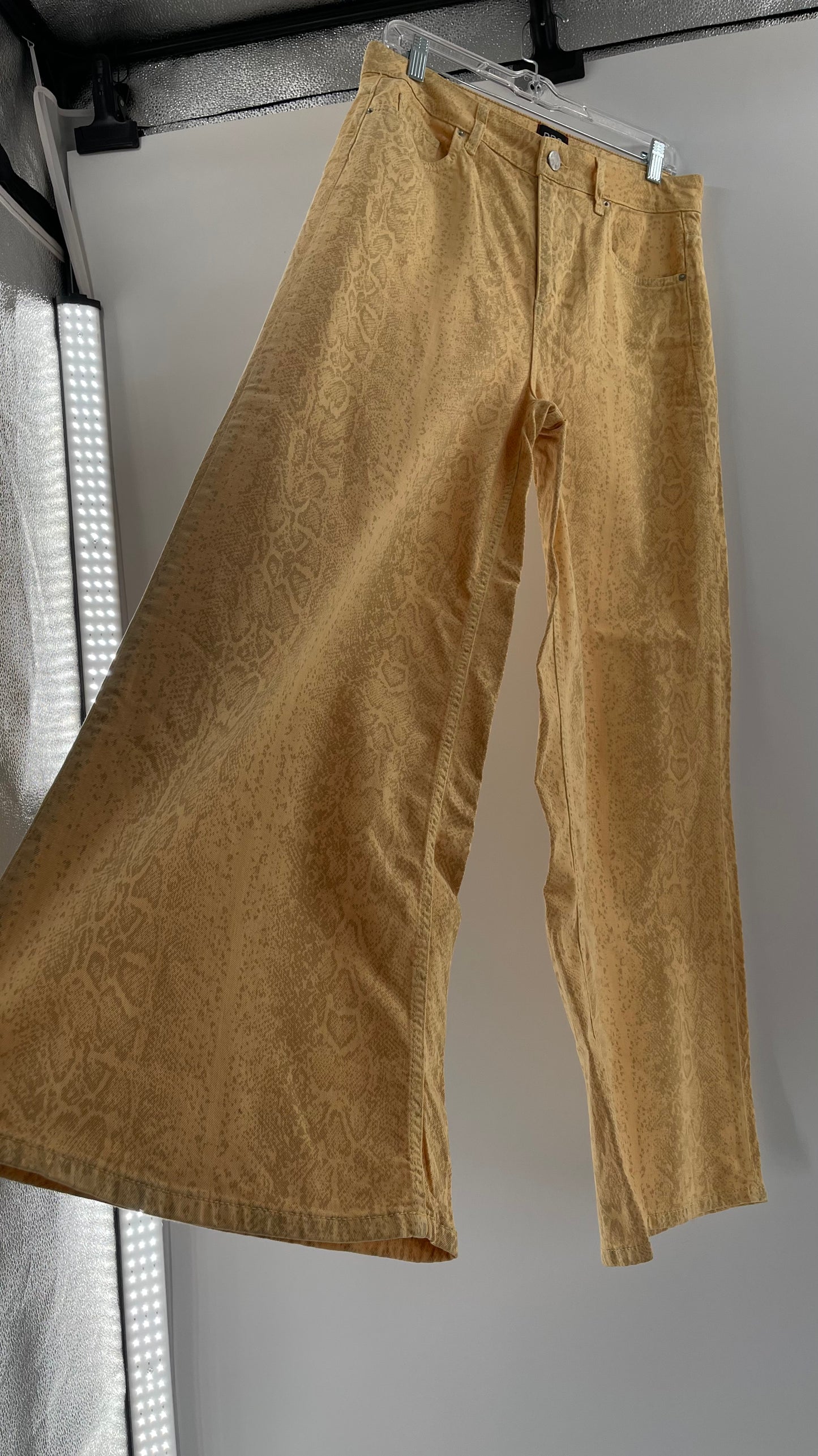 BDG Urban Outfitters Wide Leg Snake Skin Print Jeans (31)