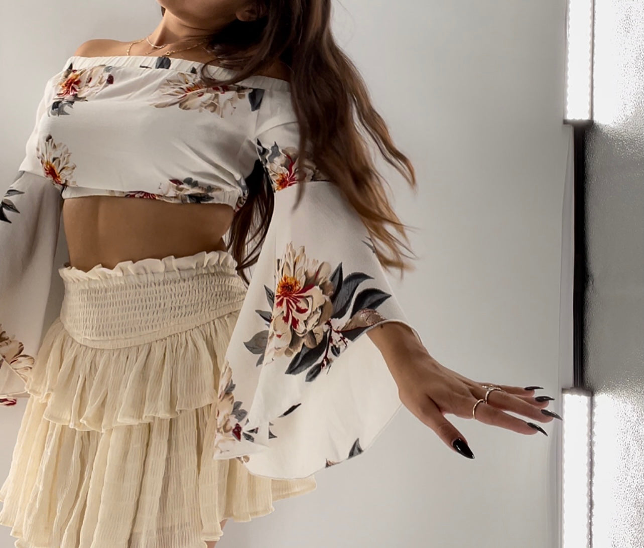 SEEK the label Bell Sleeve Floral Crop (XS)