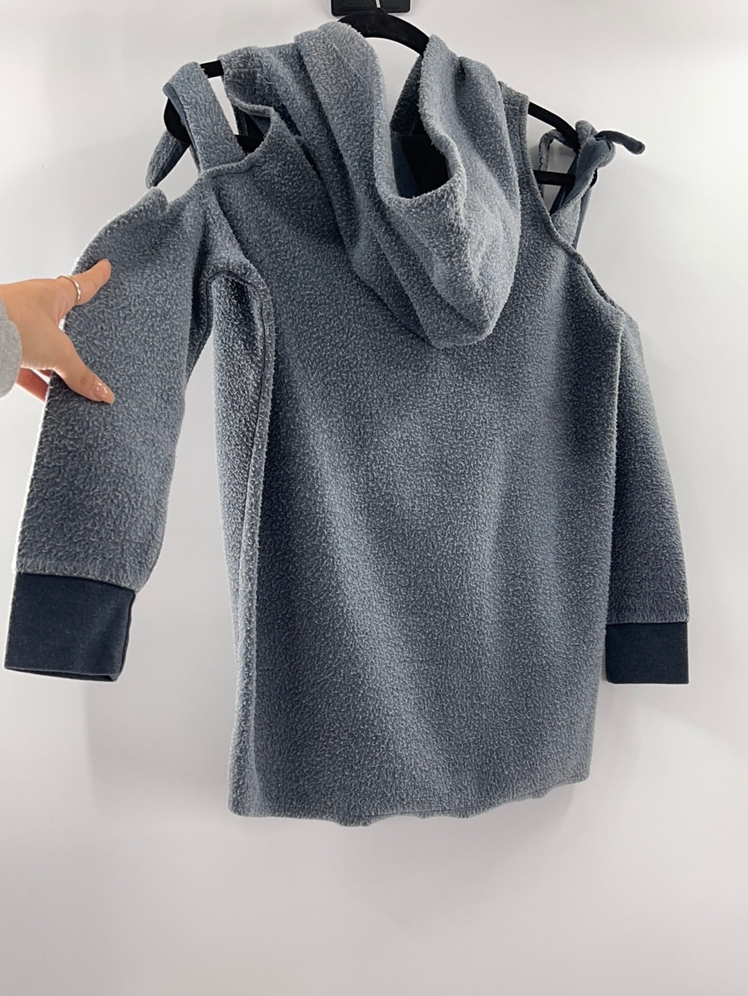 American Eagles Outfitters Gray Should Cut Out and Ties High Low Gray Sweater (Size Small)