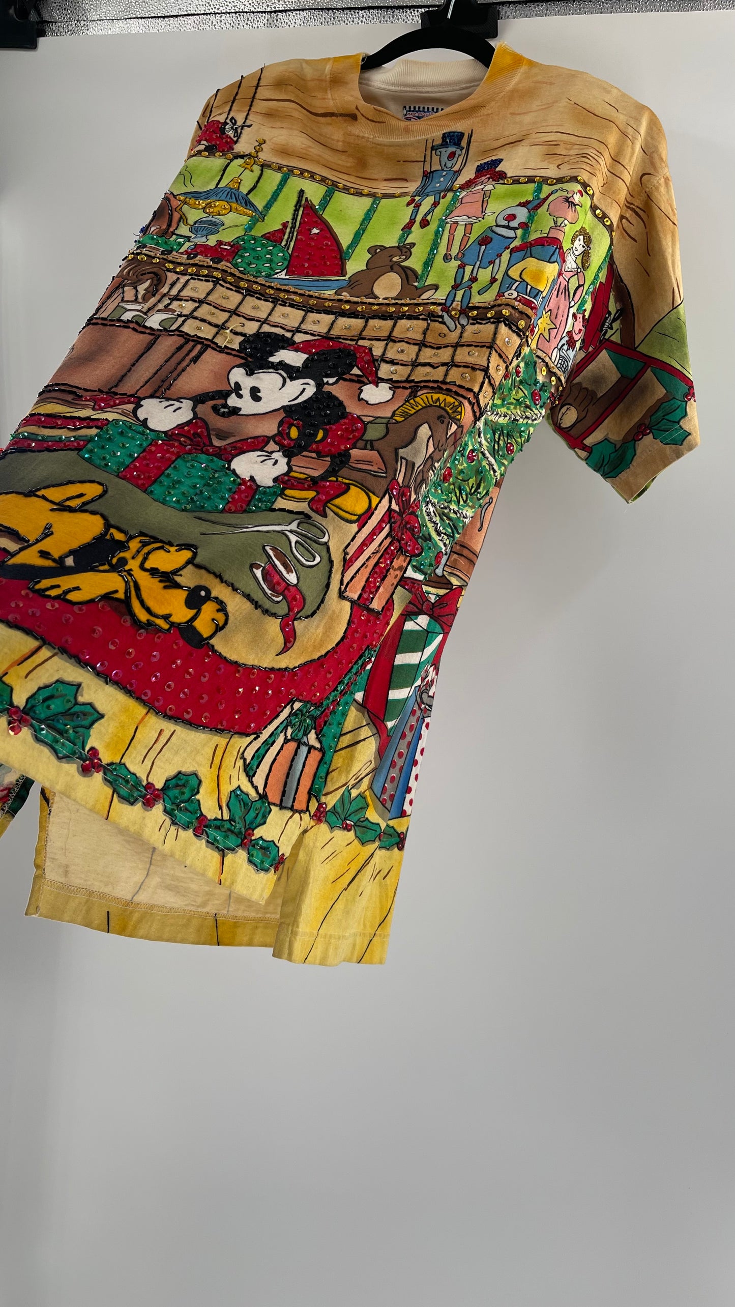 Vintage 1980s Disney by JouJou Mickey’s Christmas Sequined T (Large)