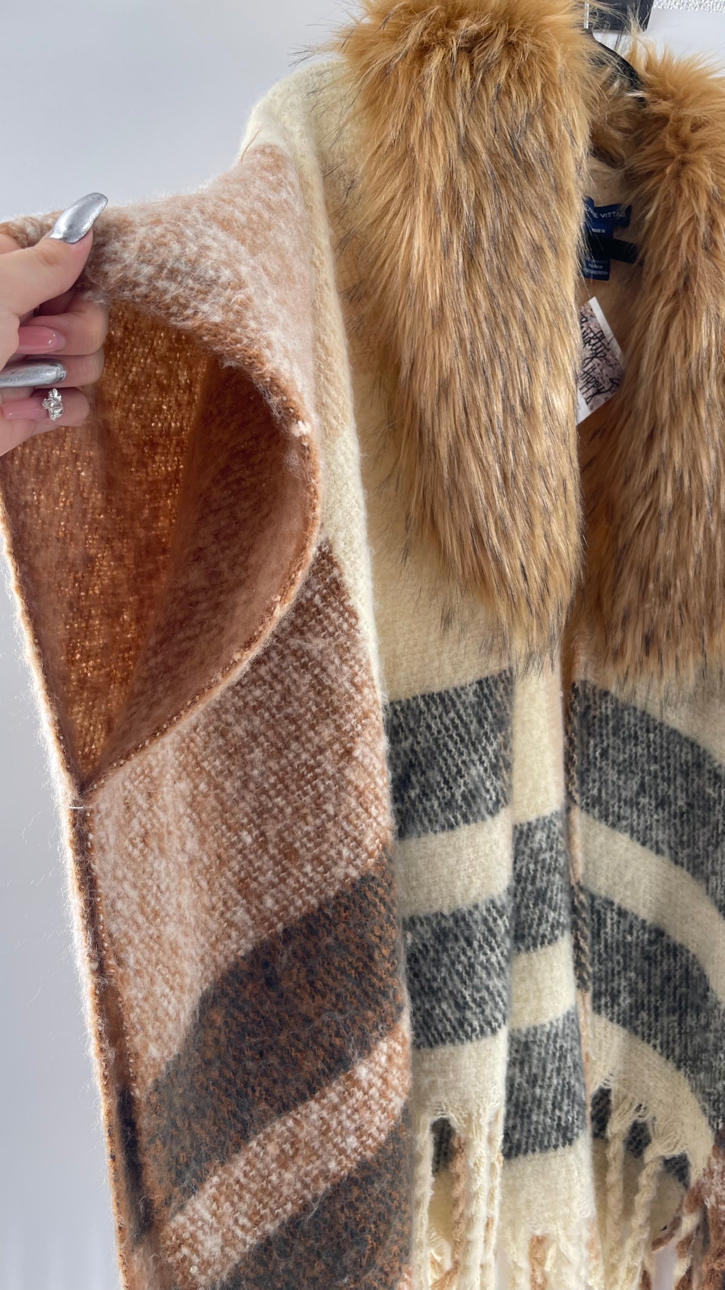 Adrienne Vitadinni Fringe Plaid Fur Collar Cape (OS)