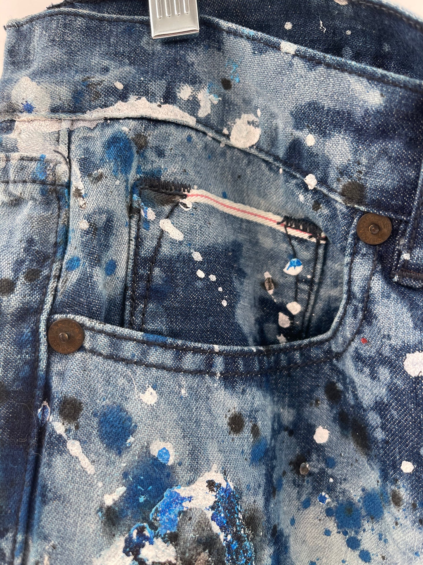 Artisan De Luxe Anthropologie- White + Blue Paint Splattered Jeans (32)