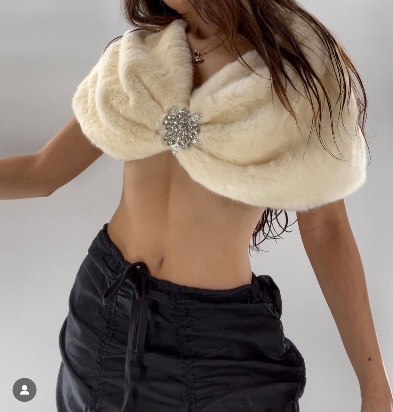 Faux Fur off the shoulder Shawl with Broche (S)