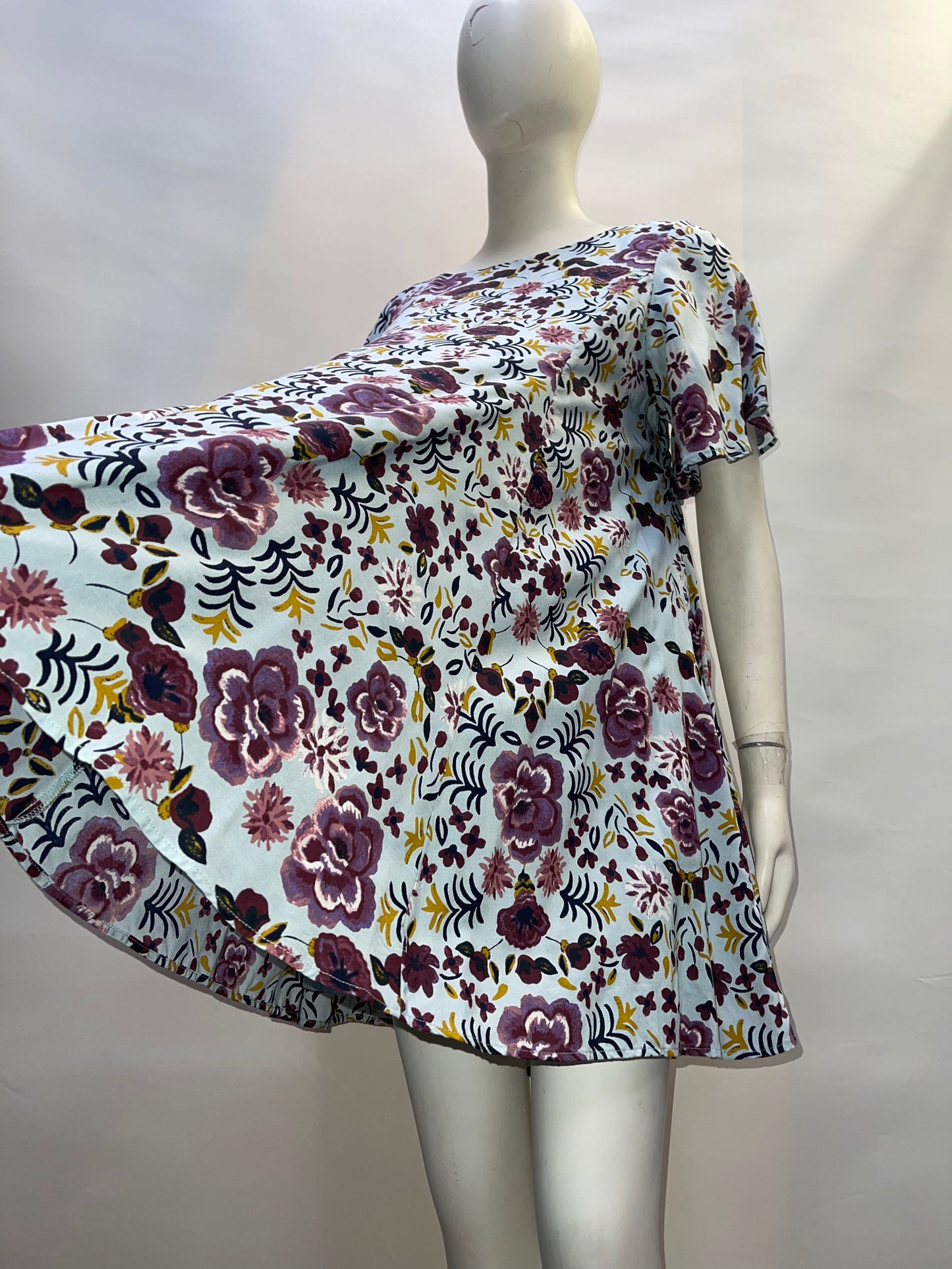 Urban Outfitters Open Back Floral Mini (SzM)