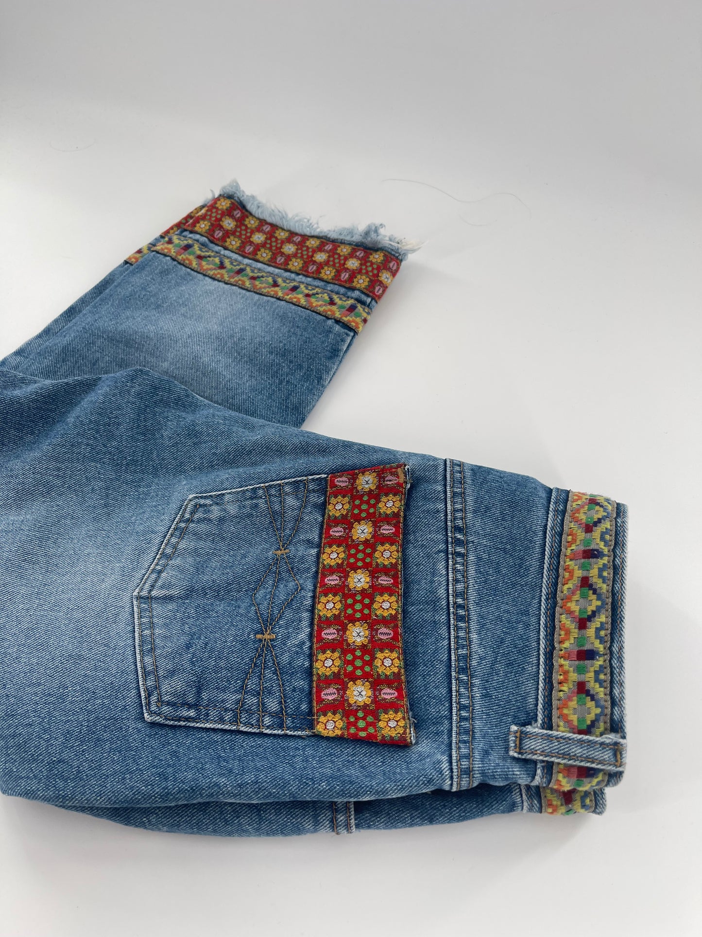Joujou Vintage Capris with Embellishments (Sz 7/8)