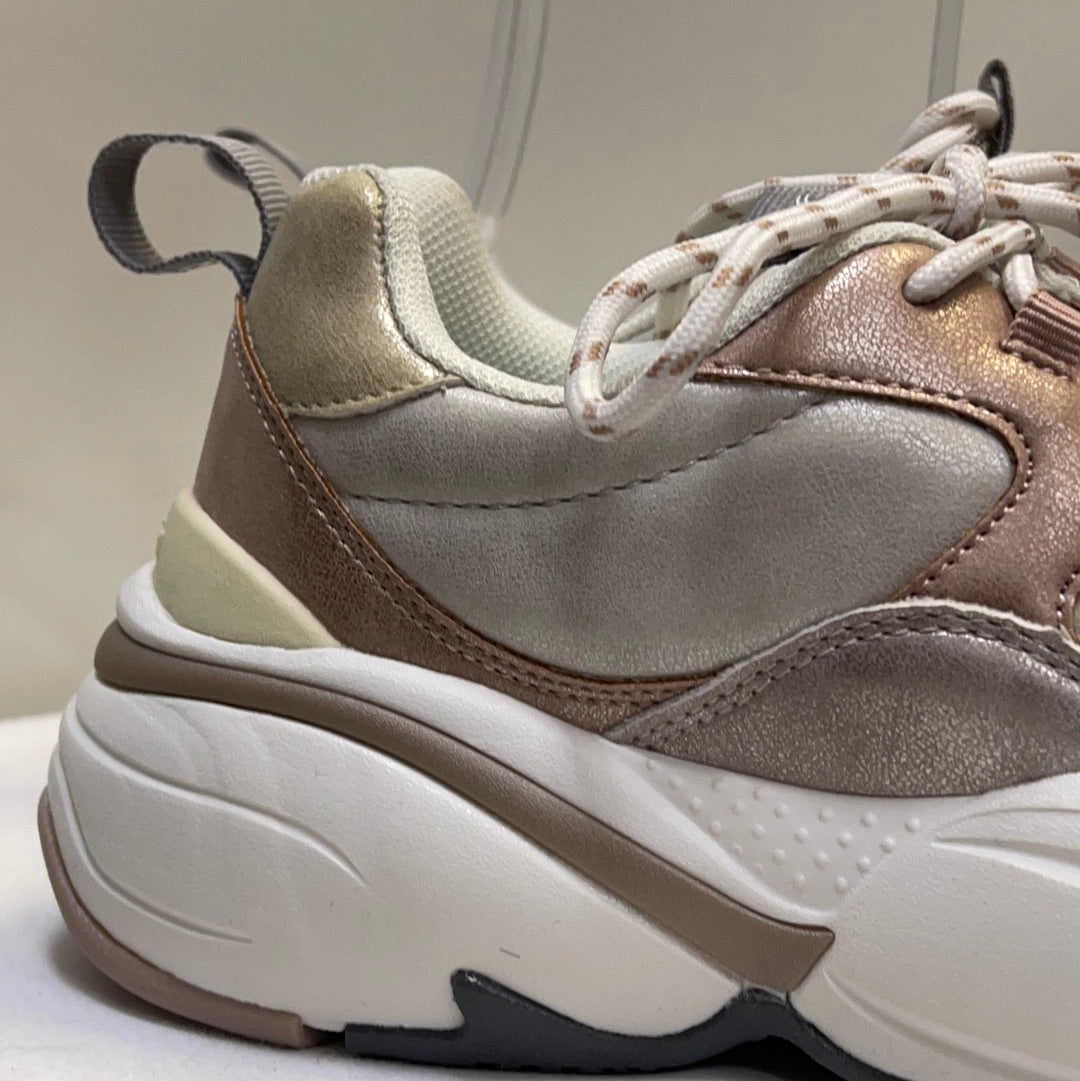 Victoria Sneakers