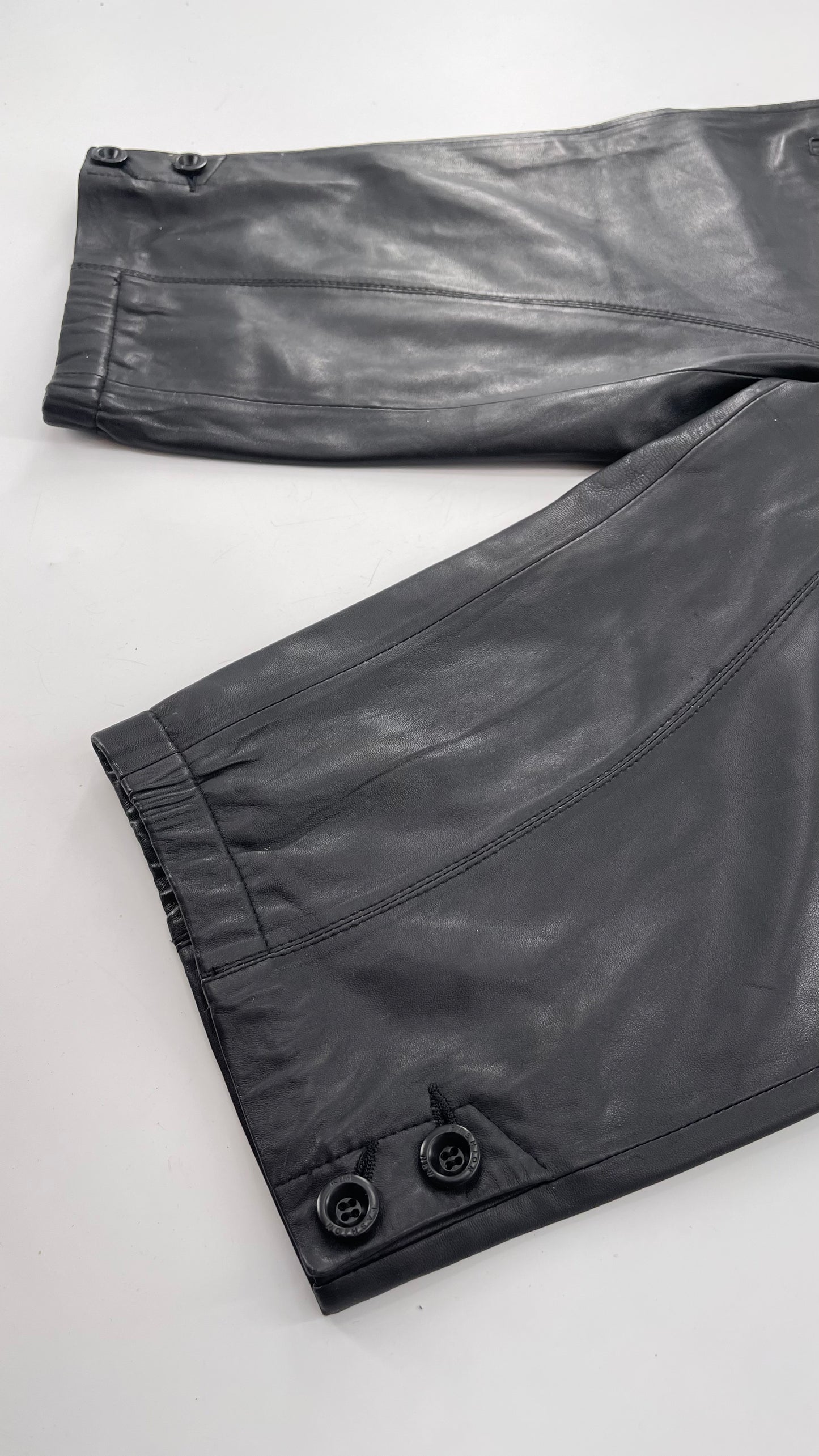 Vintage Vogue Virile 100% Sheepskin Leather Bermudas (XXL)