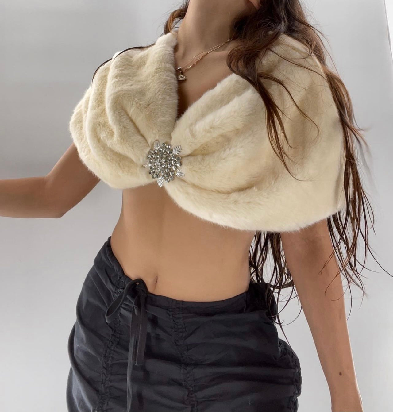 Faux Fur off the shoulder Shawl with Broche (S)