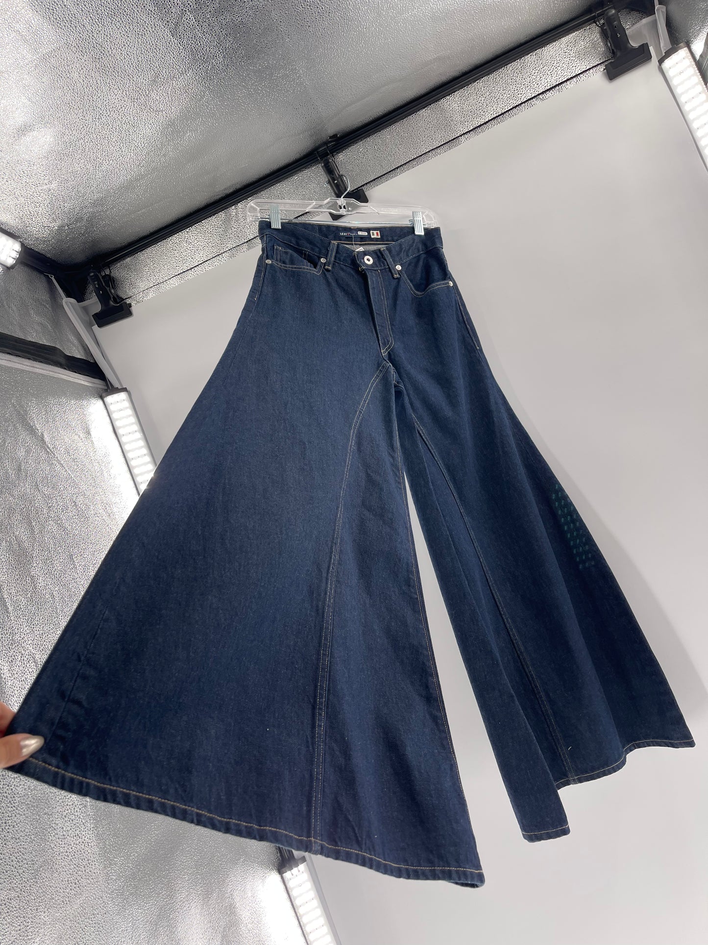 Free People x LEVI outrageous flare (Sz 25)
