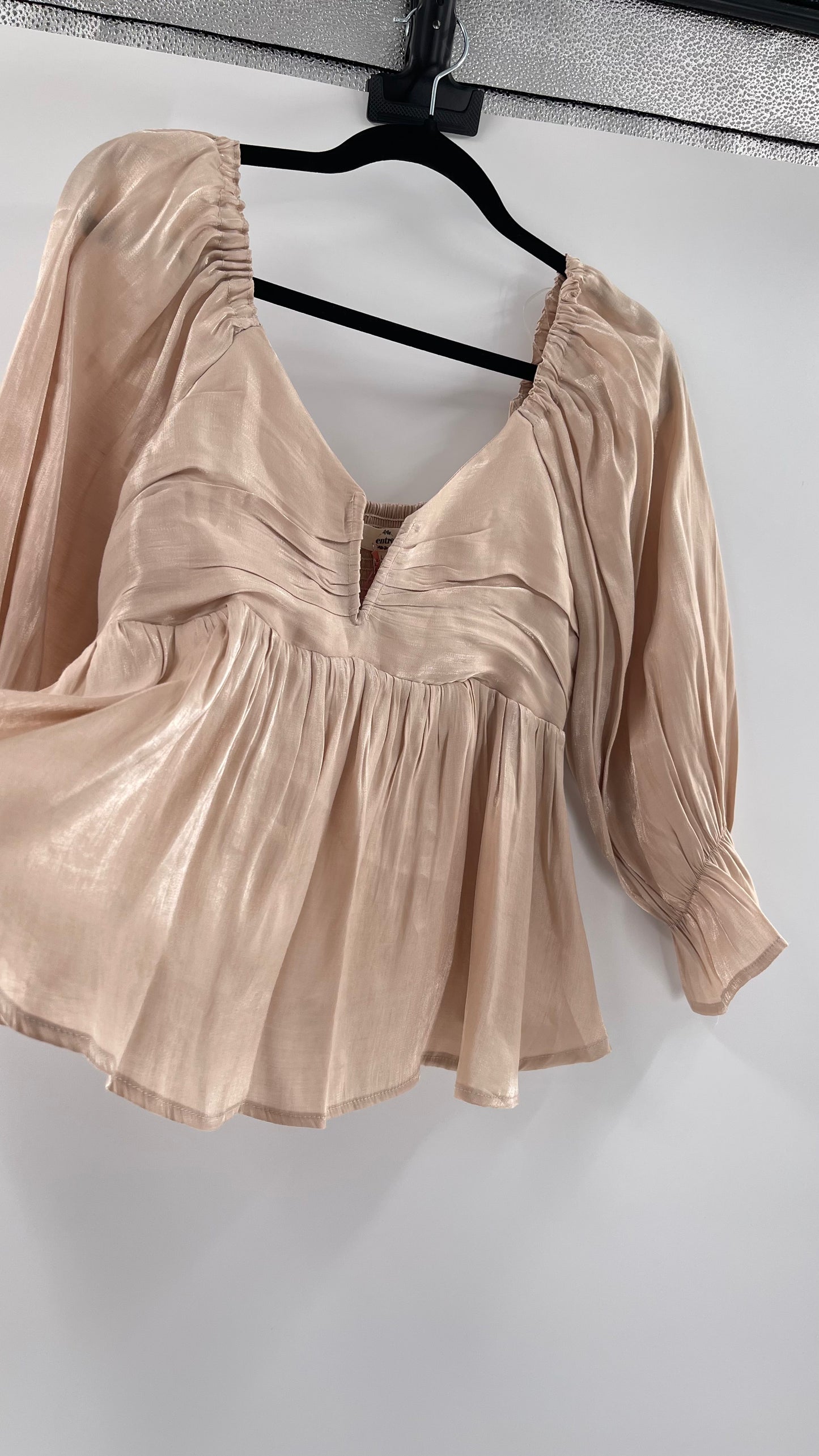 Entro Beige/Gold Metallic Cropped Peplum Top (Large)