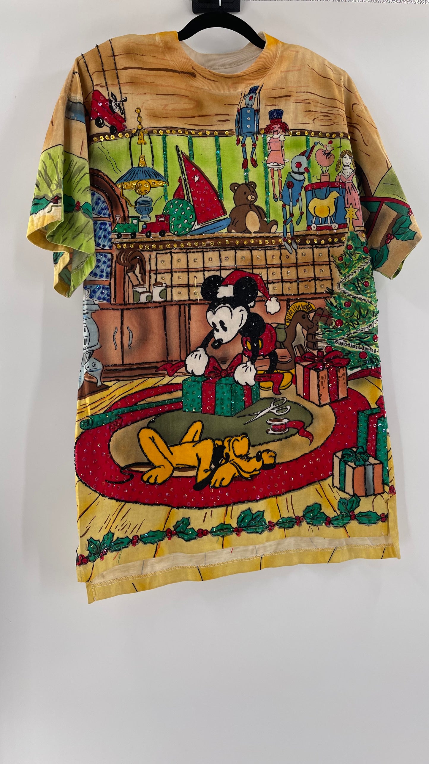 Vintage 1980s Disney by JouJou Mickey’s Christmas Sequined T (Large)