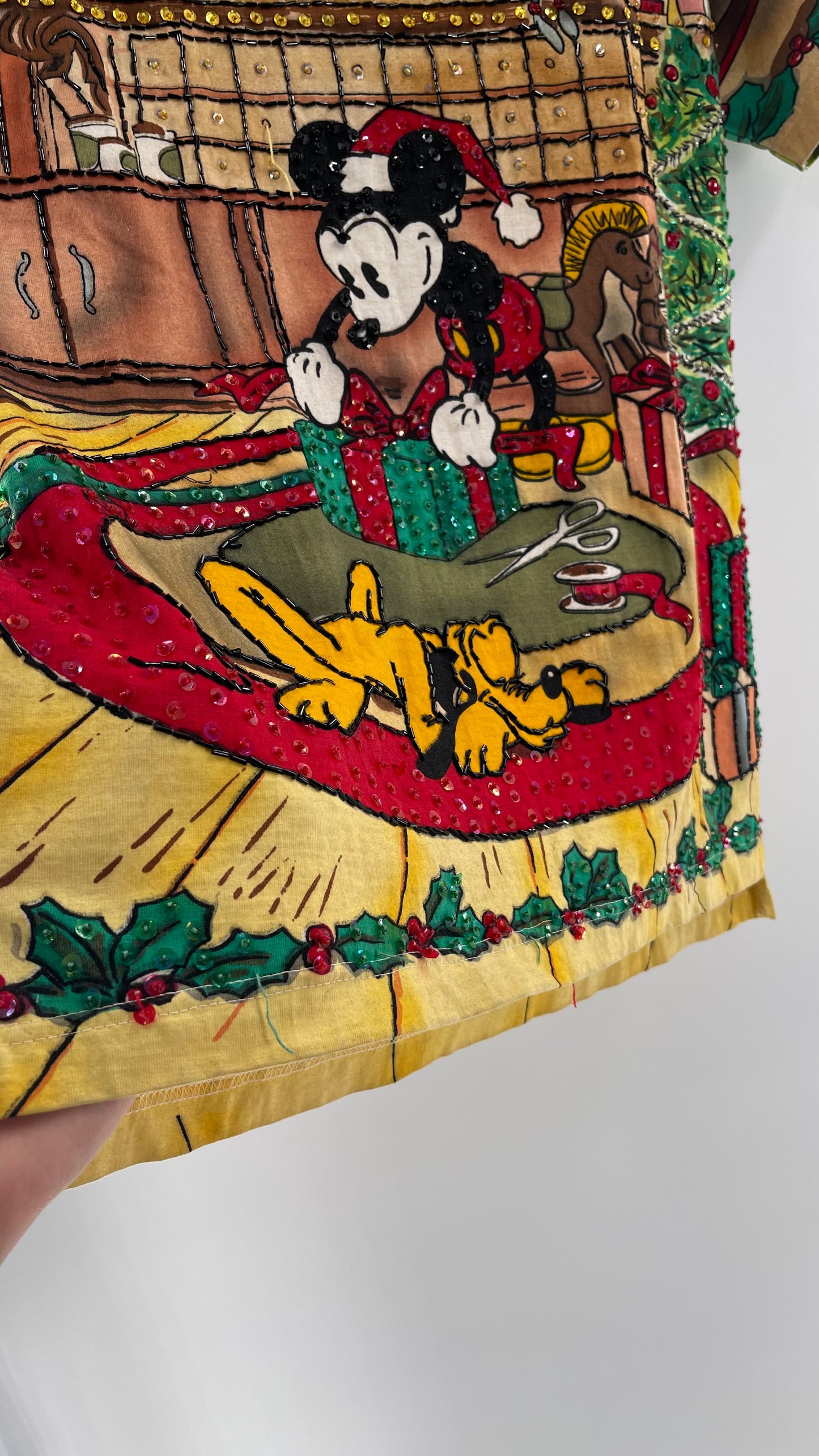 Vintage 1980s Disney by JouJou Mickey’s Christmas Sequined T (Large)