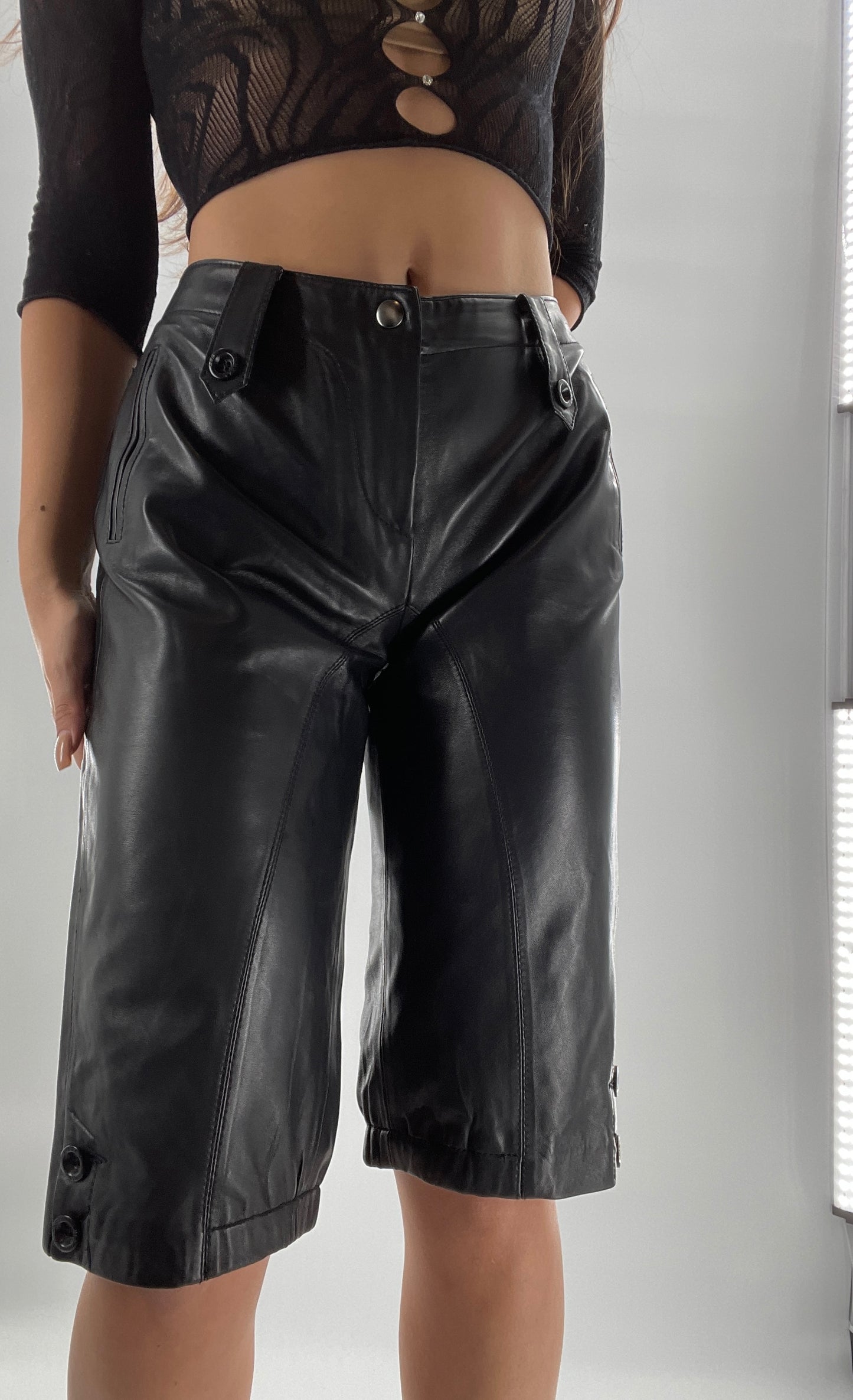 VOGUD VIRILE 100% Sheepskin Leather Bermudas (22XL)