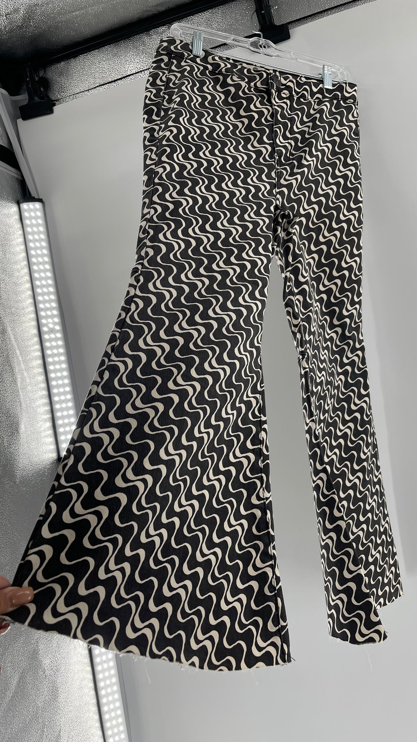 Free People Youthquake Black and White Wavy Patterned Flare Bell Bottoms (31)