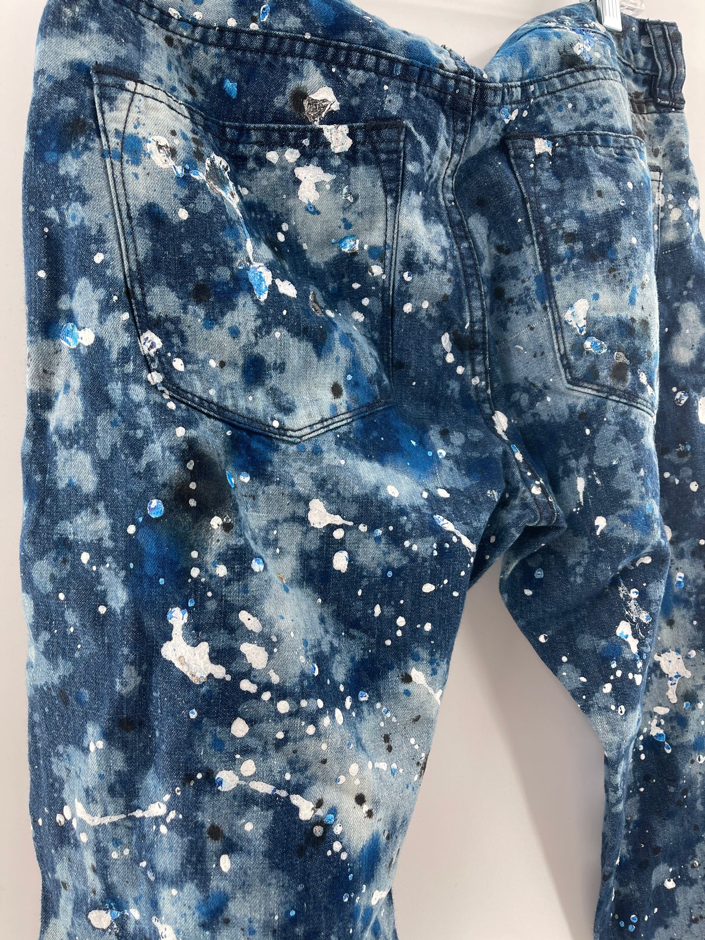 Artisan De Luxe Anthropologie- White + Blue Paint Splattered Jeans (32)