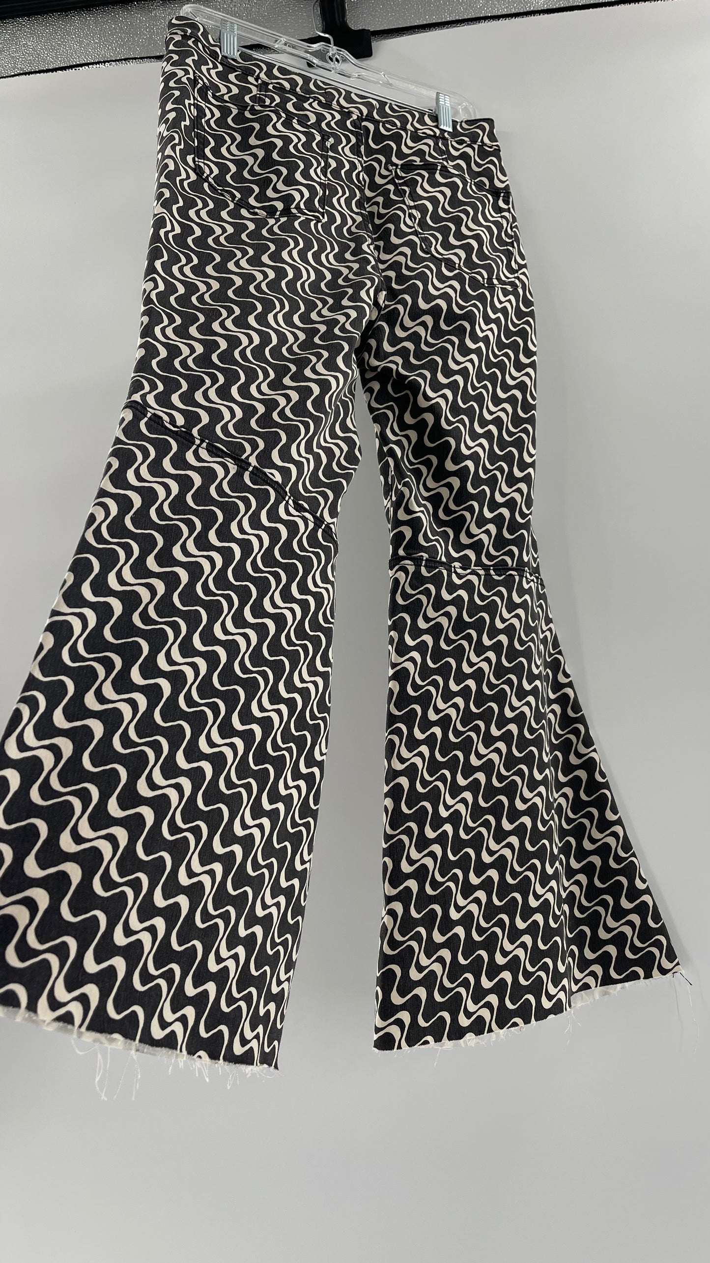 Free People Youthquake Black and White Wavy Patterned Flare Bell Bottoms (31)