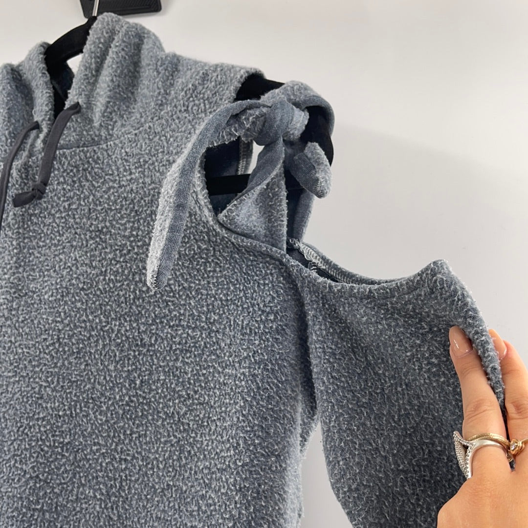 American Eagles Outfitters Gray Should Cut Out and Ties High Low Gray Sweater (Size Small)
