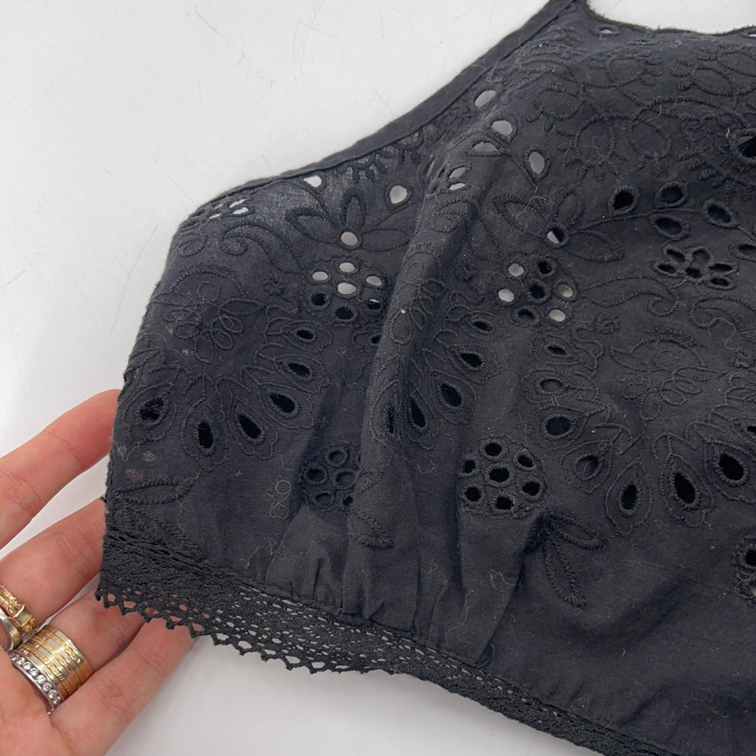 Urban Outfitters Eyelet Crop (M)