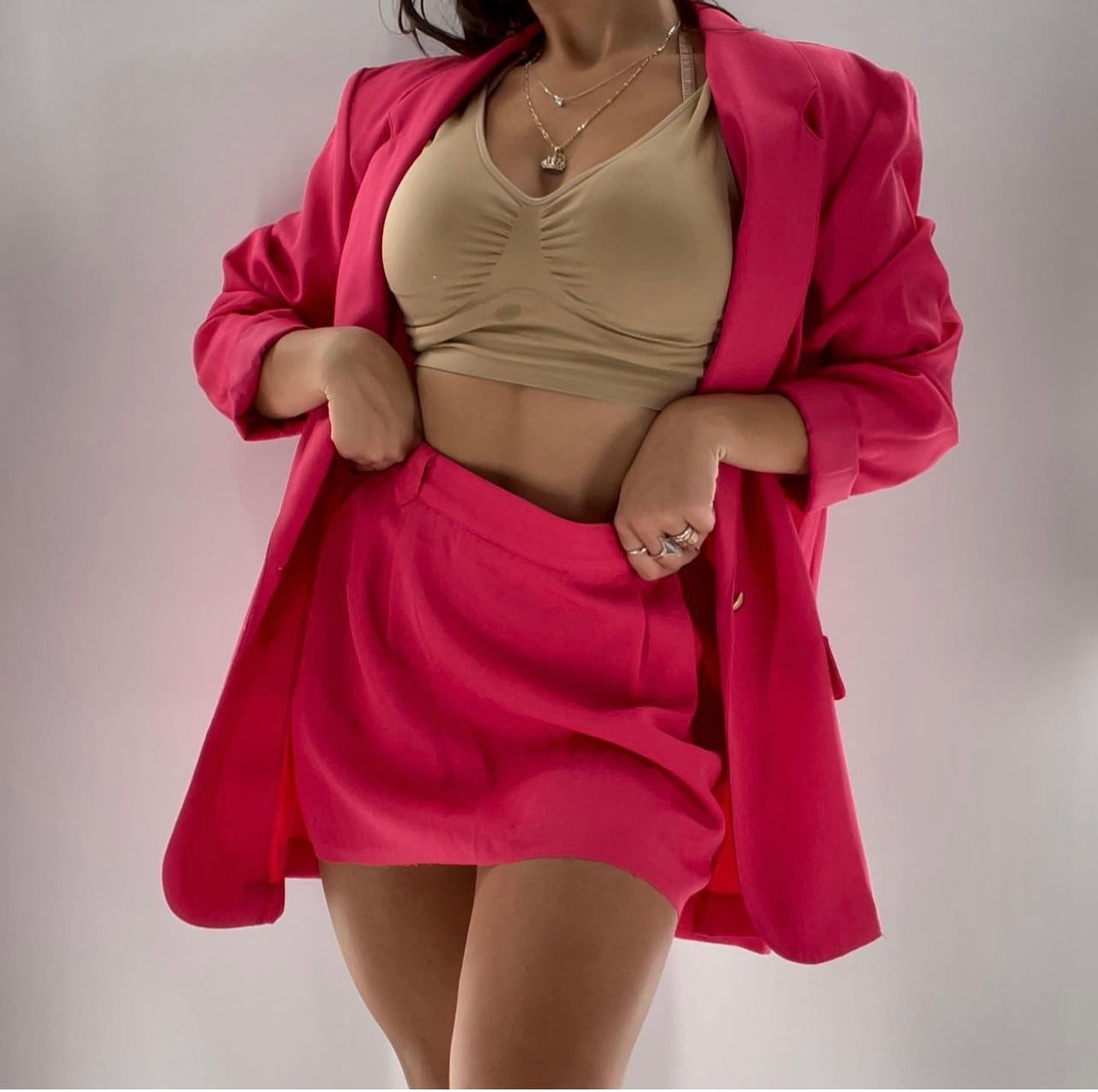 Liz Baker Essentials Hot Pink Mini Skirt Suit Set (10) – The Thrifty Hippy