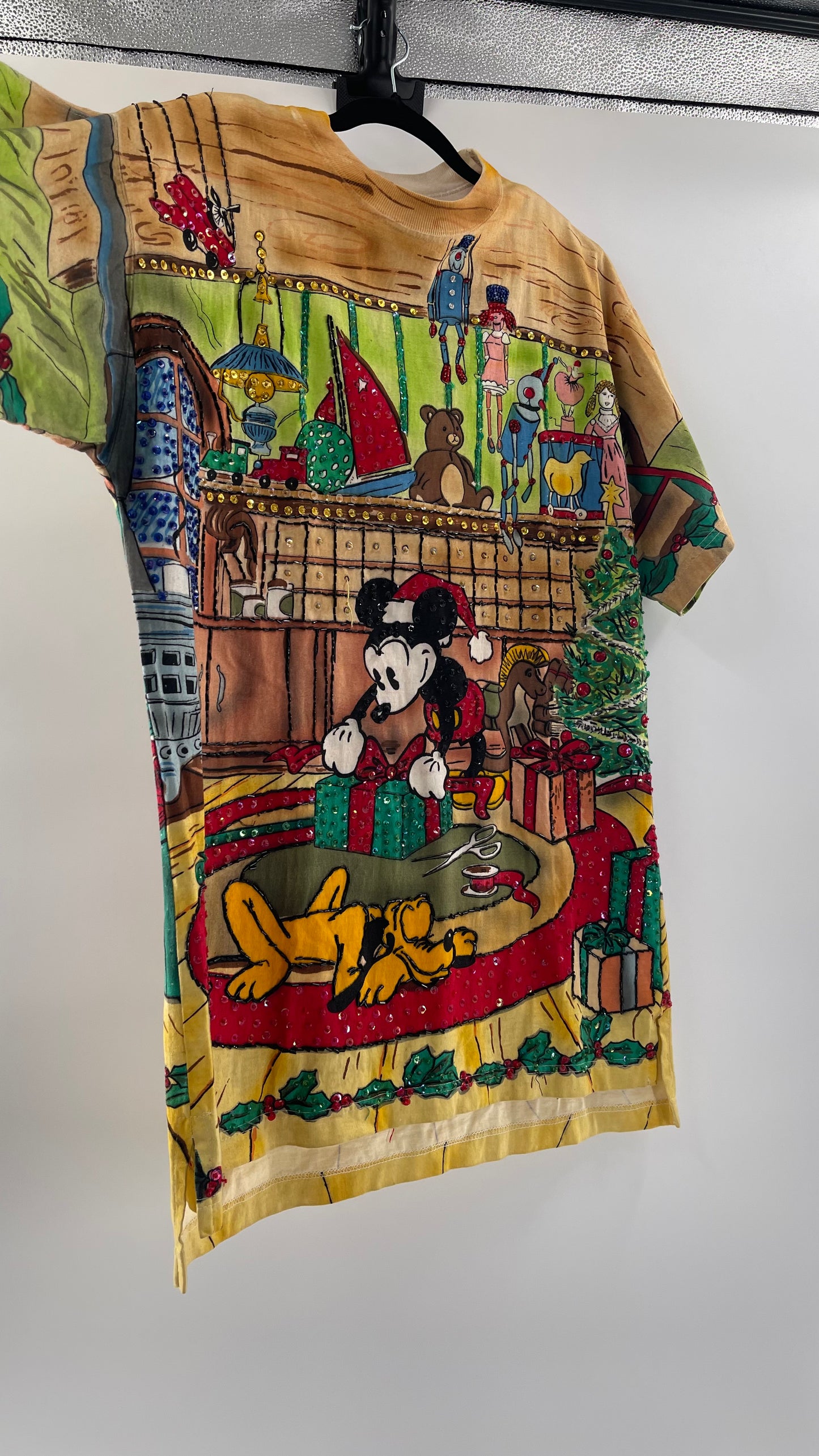 Vintage 1980s Disney by JouJou Mickey’s Christmas Sequined T (Large)
