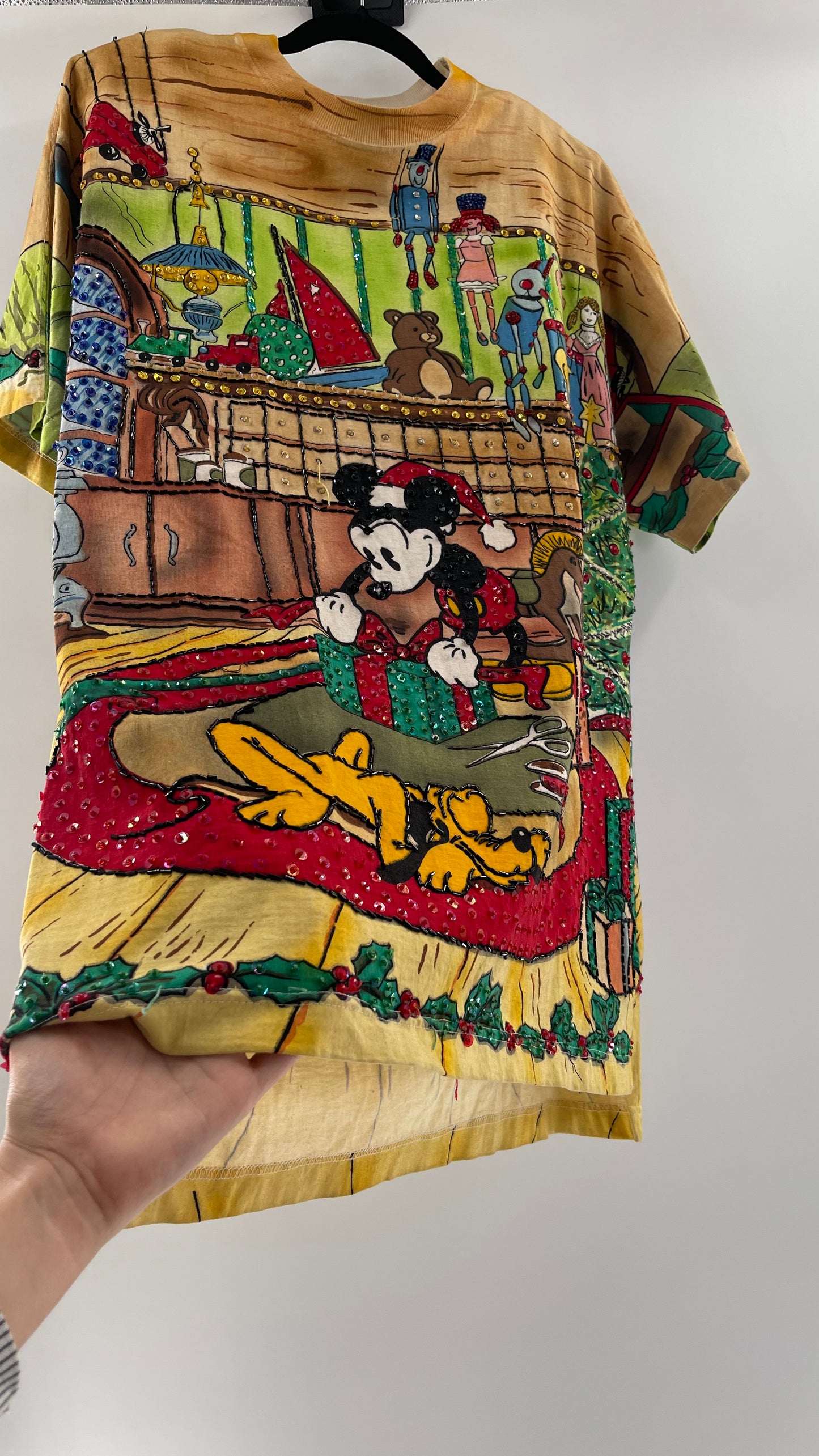 Vintage 1980s Disney by JouJou Mickey’s Christmas Sequined T (Large)