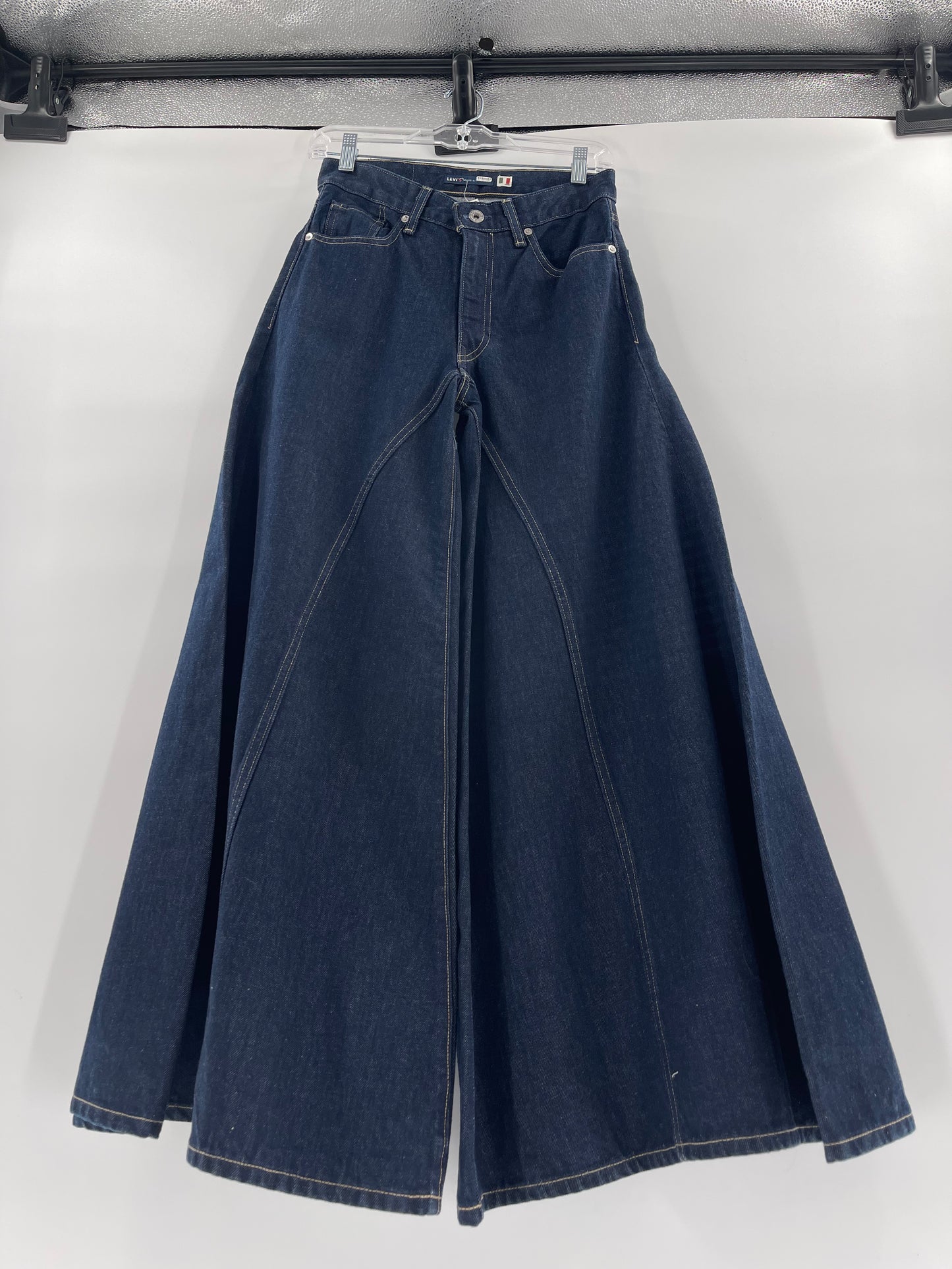 Free People x LEVI outrageous flare (Sz 25)