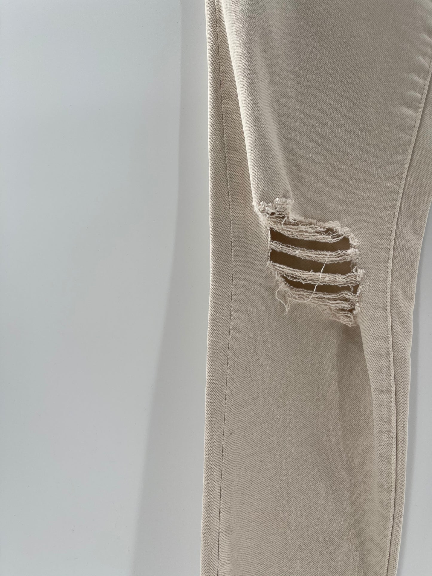 Free People Off White Rolla’s Miller -Mid High Rise- Slim Ripped Jeans (Size 27)