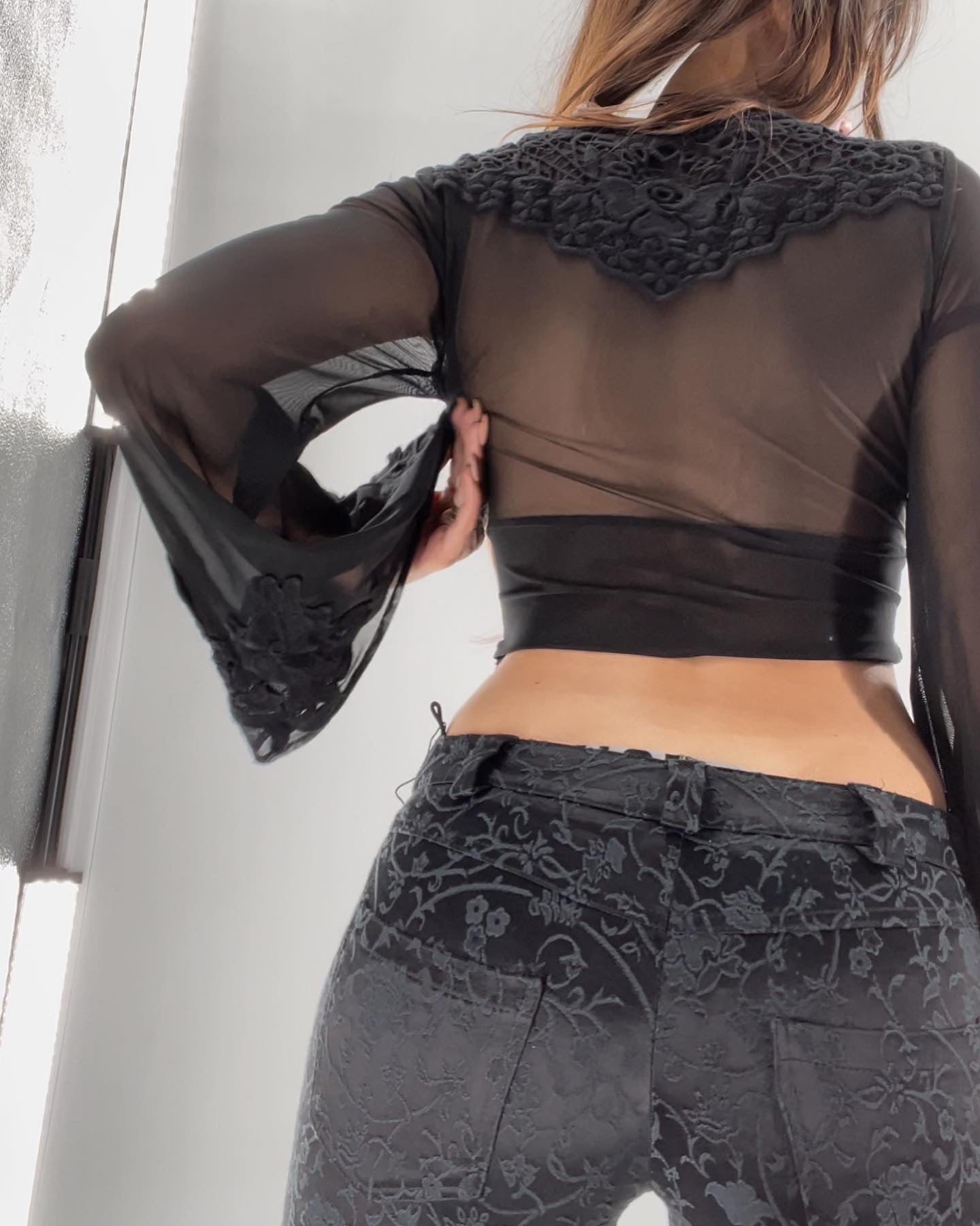 LF One Way Lace Bell Sleeve Crop (6)