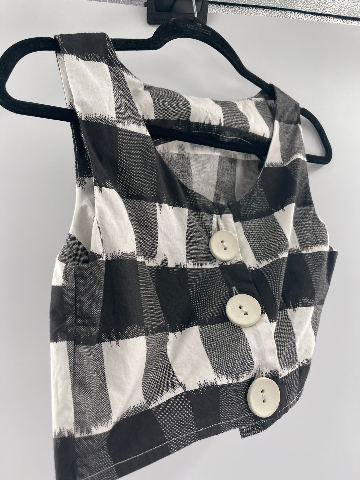 Urban Outfitters Cropped Button Back Tank (M)