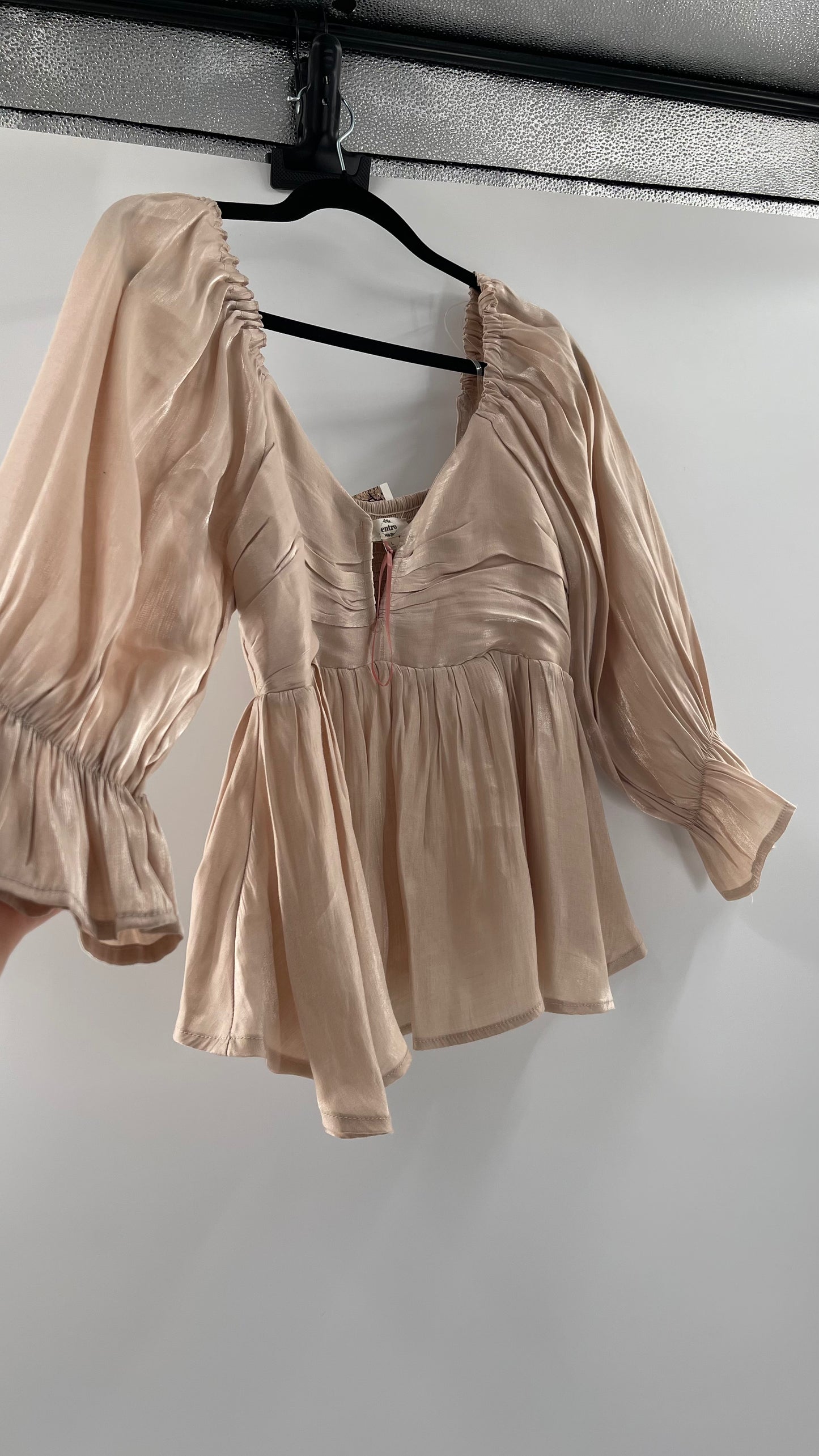 Entro Beige/Gold Metallic Cropped Peplum Top (Large)