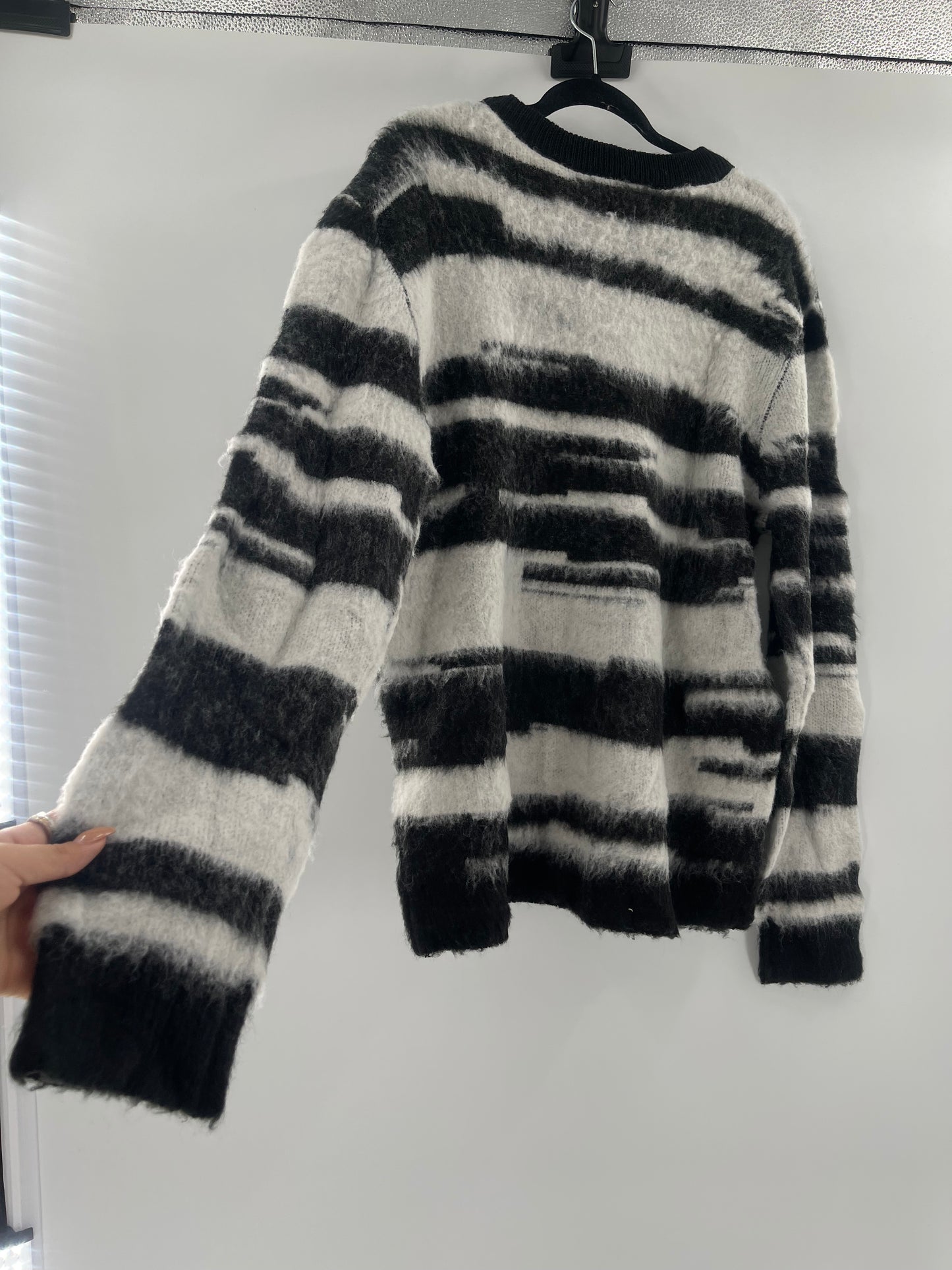 Urban Outfitters Black/White Sweater (Large)